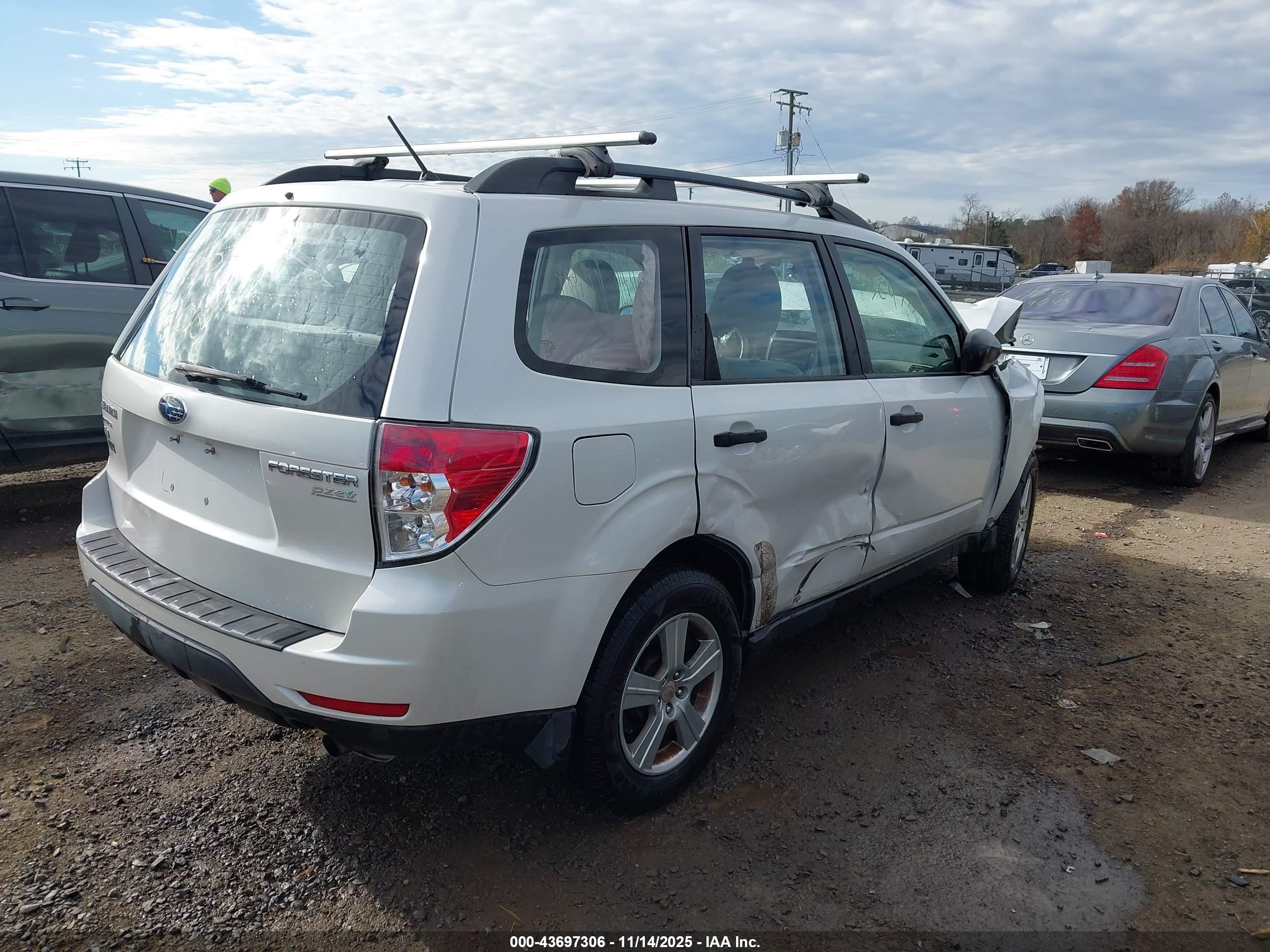SUBARU FORESTER image 4