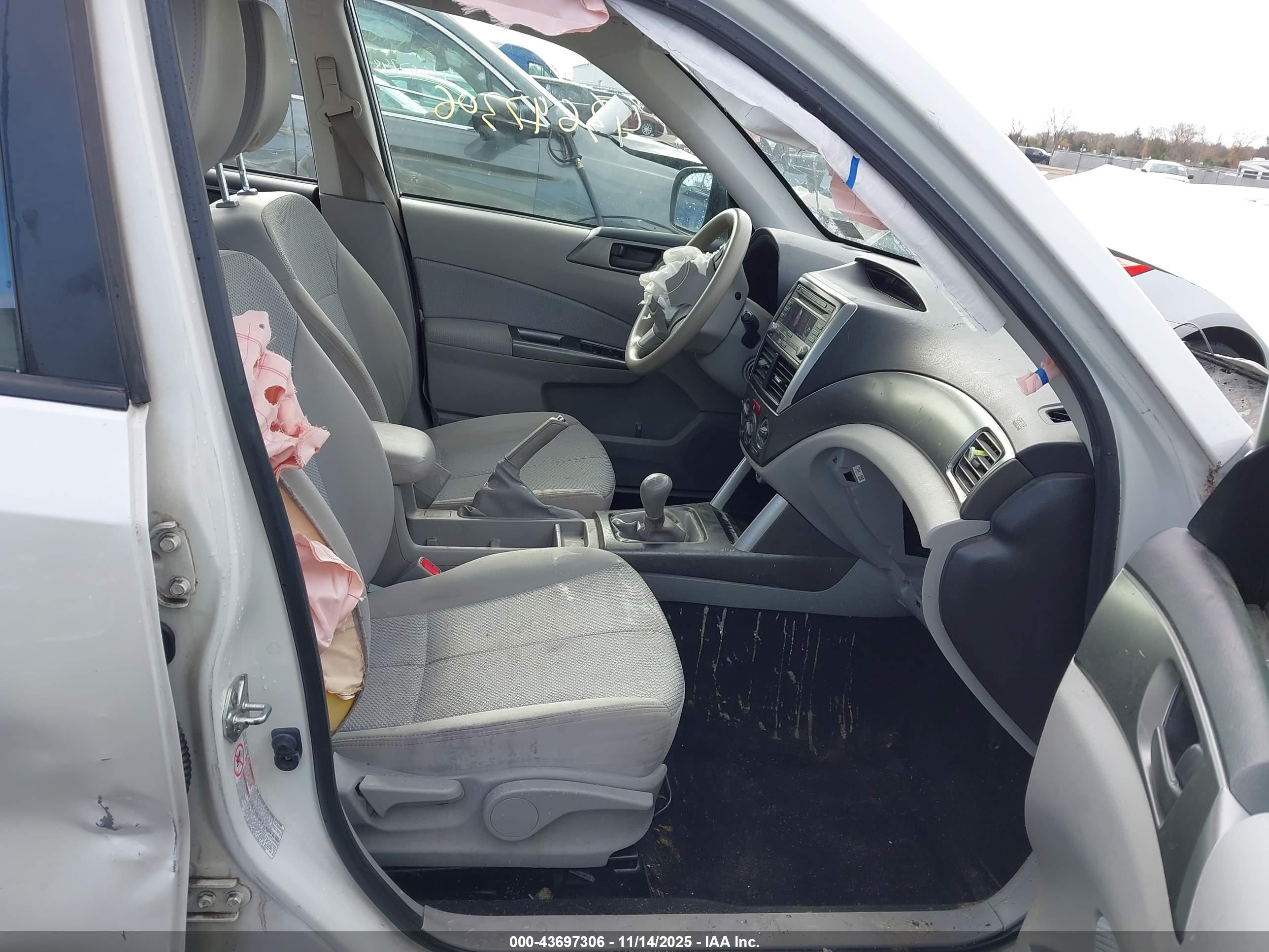 SUBARU FORESTER image 5