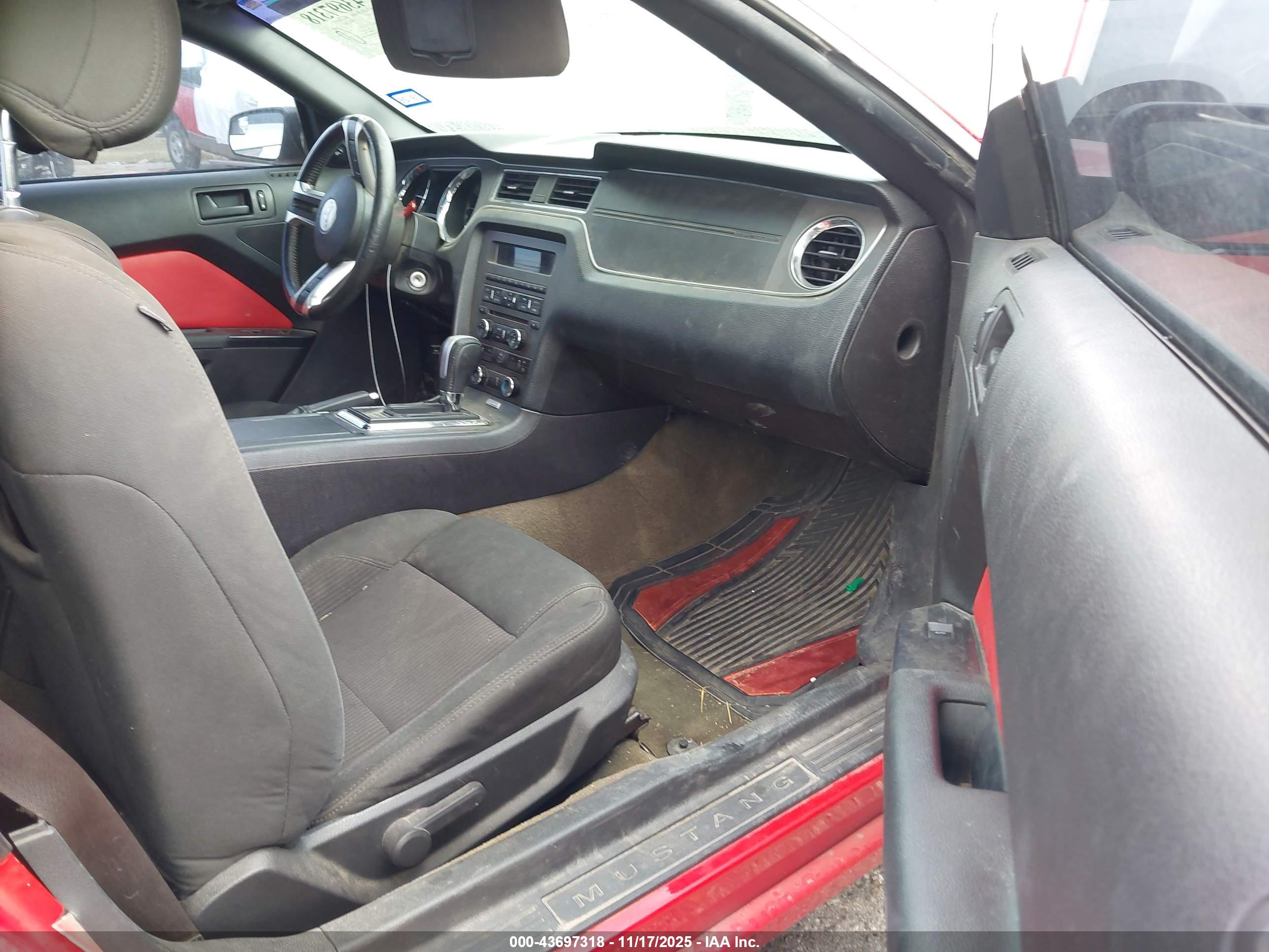 FORD MUSTANG image 5