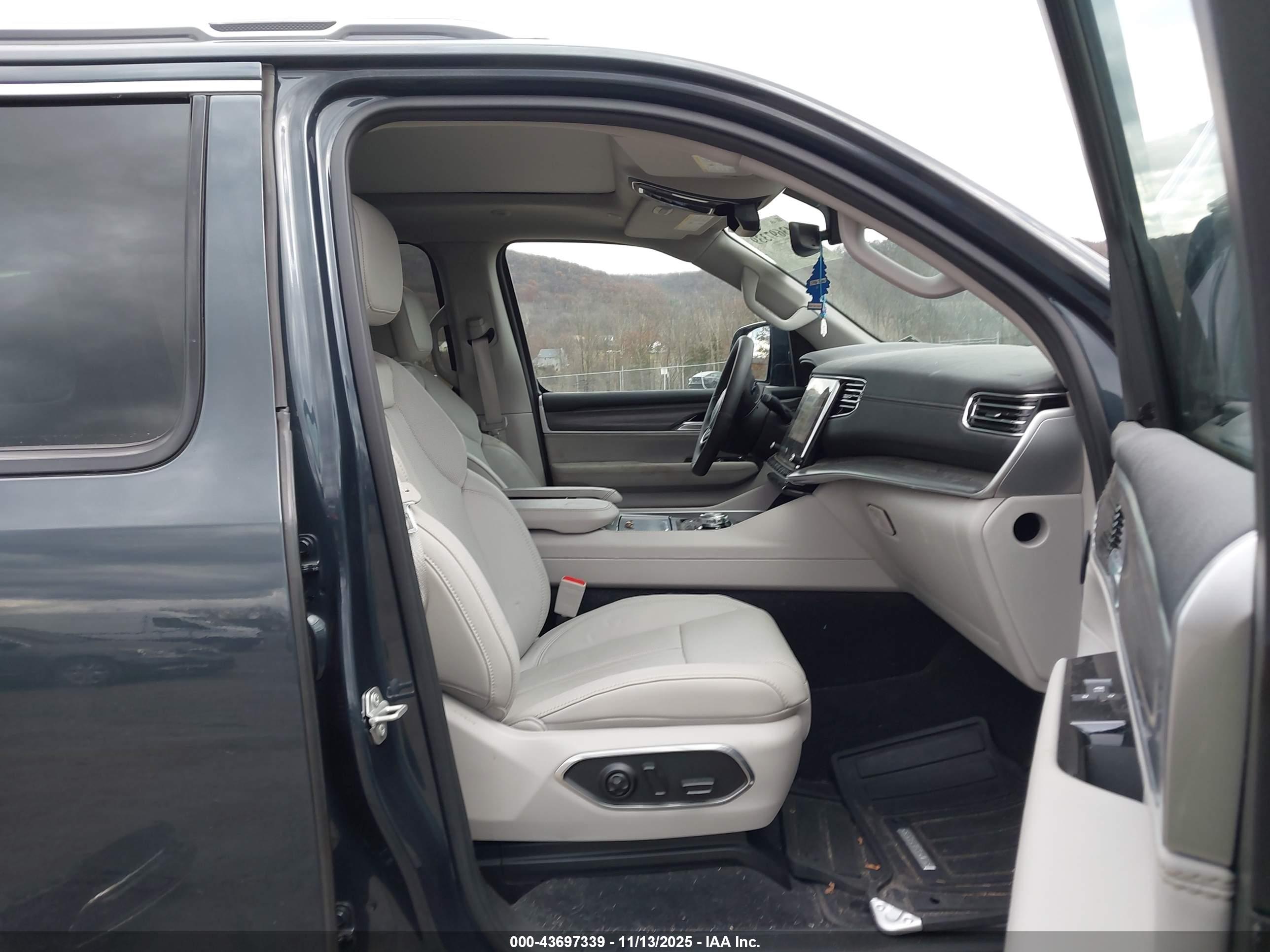 JEEP WAGONEER image 5