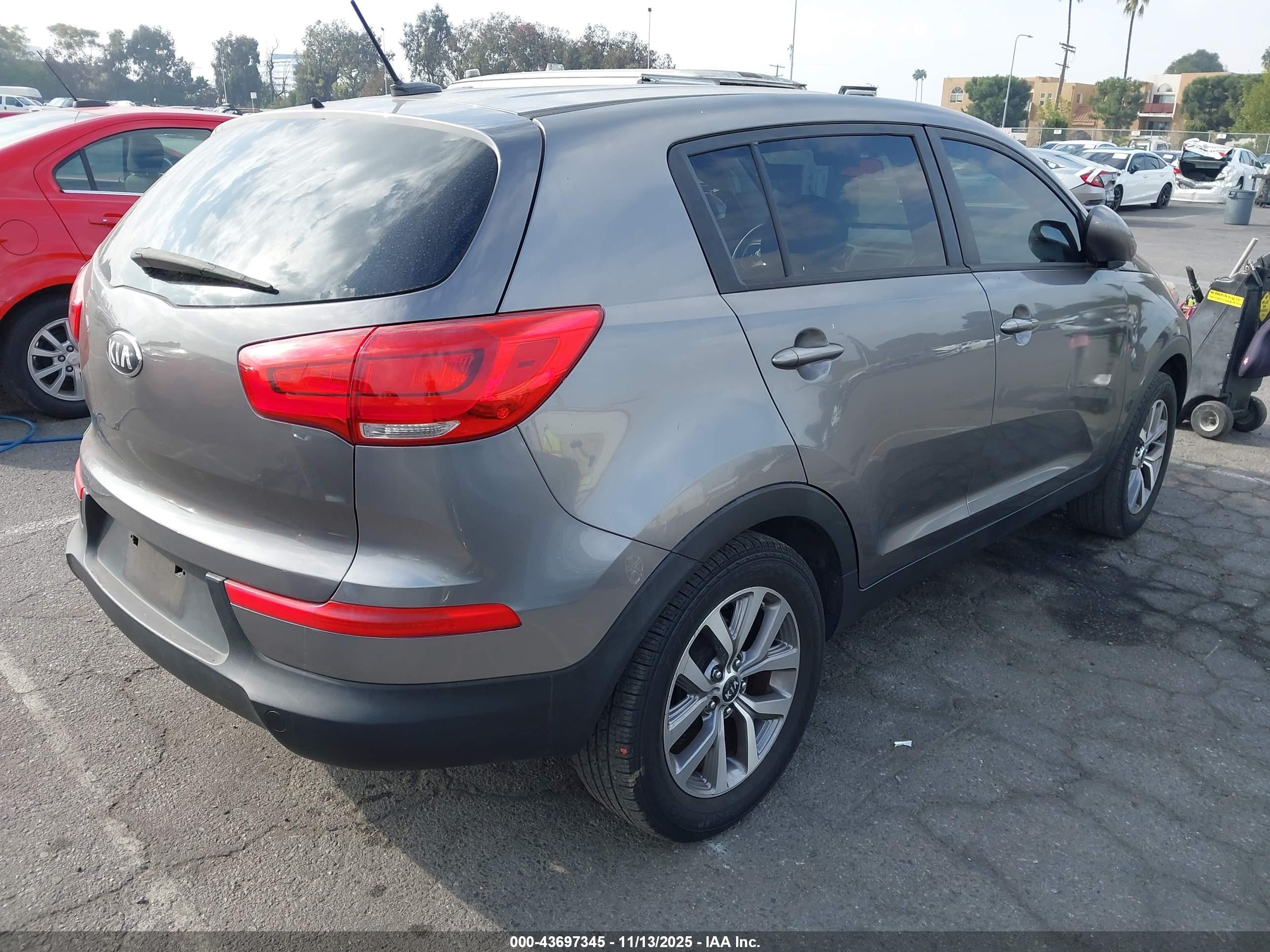 KIA SPORTAGE image 4