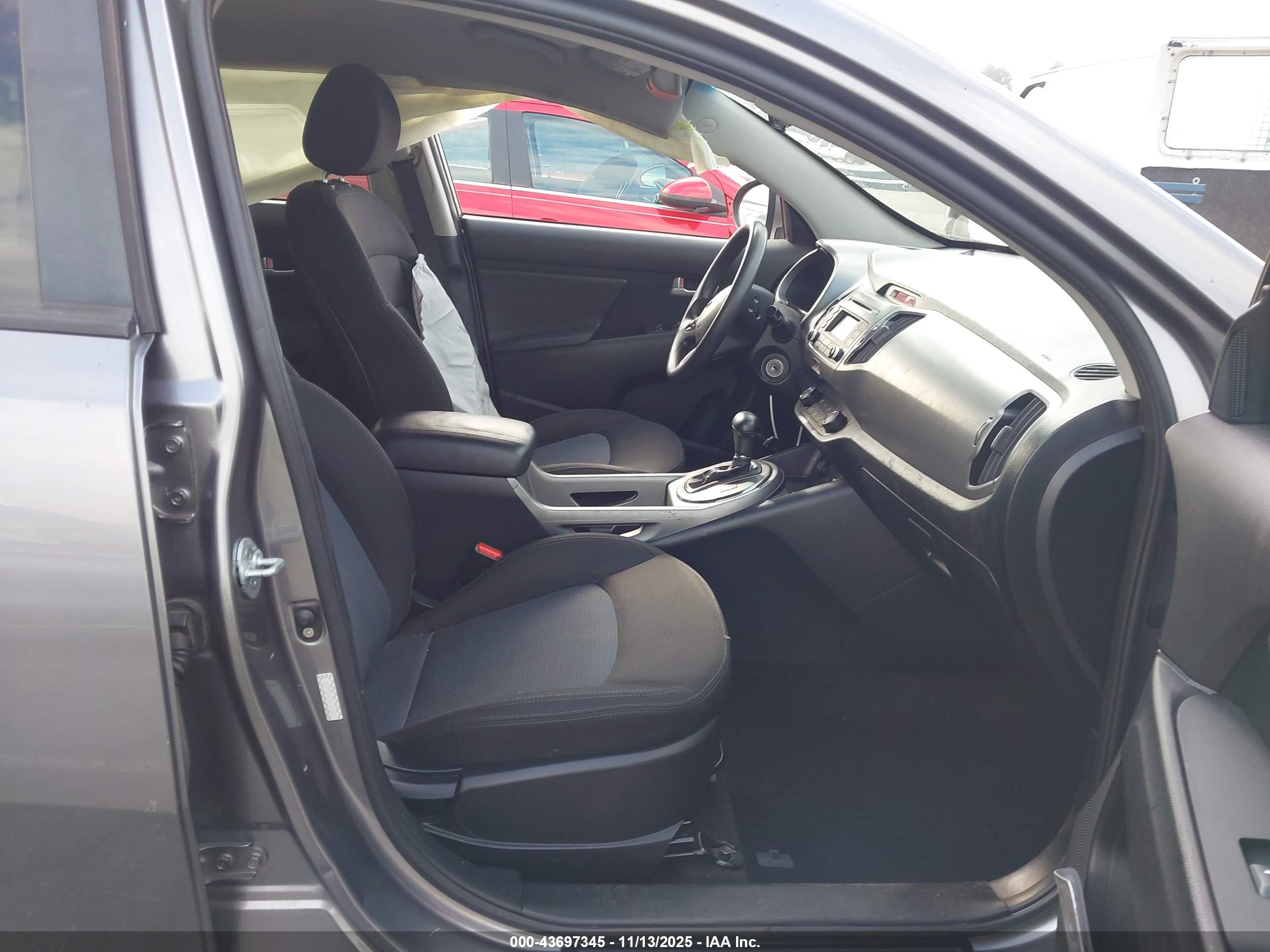 KIA SPORTAGE image 5