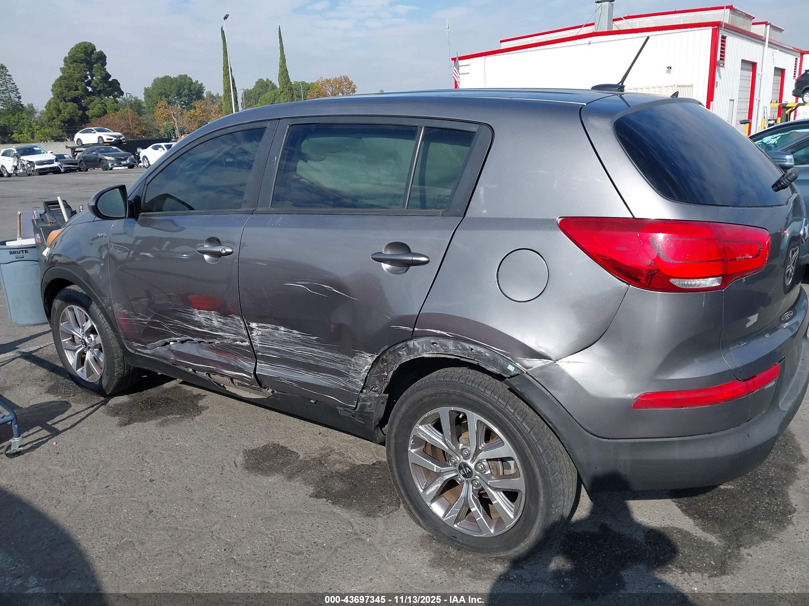 KIA SPORTAGE image 6