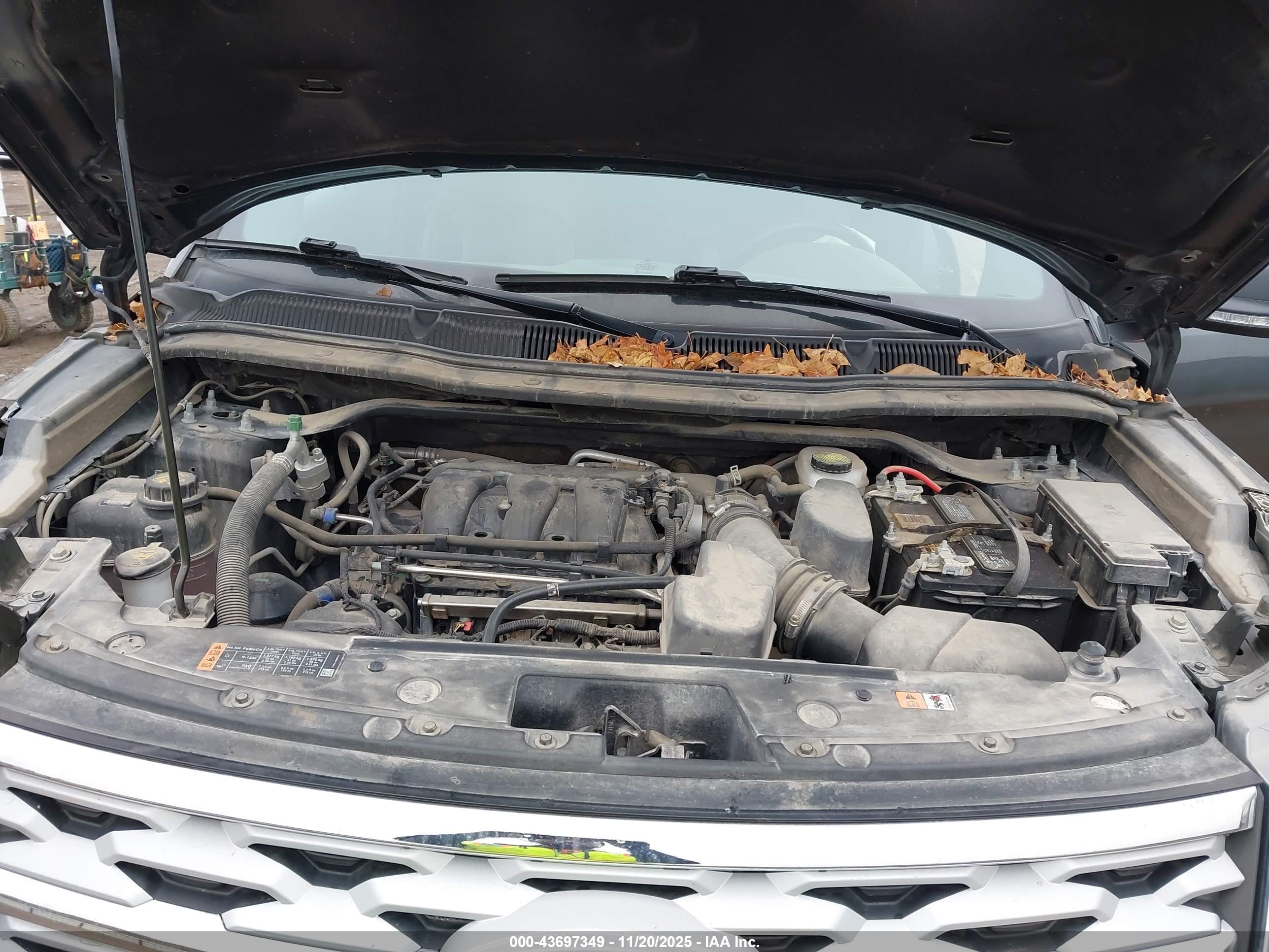 FORD EXPLORER image 10