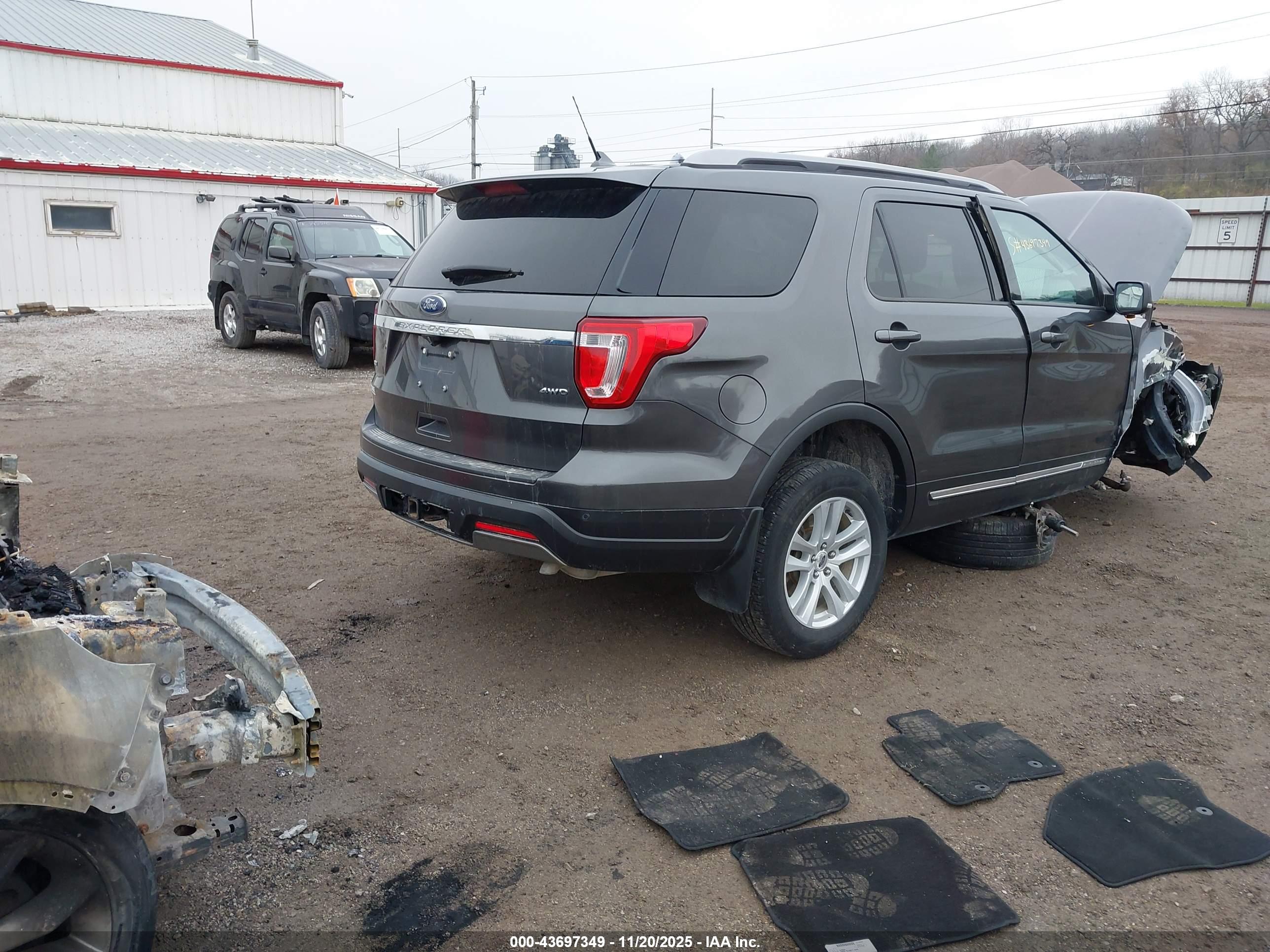 FORD EXPLORER image 4