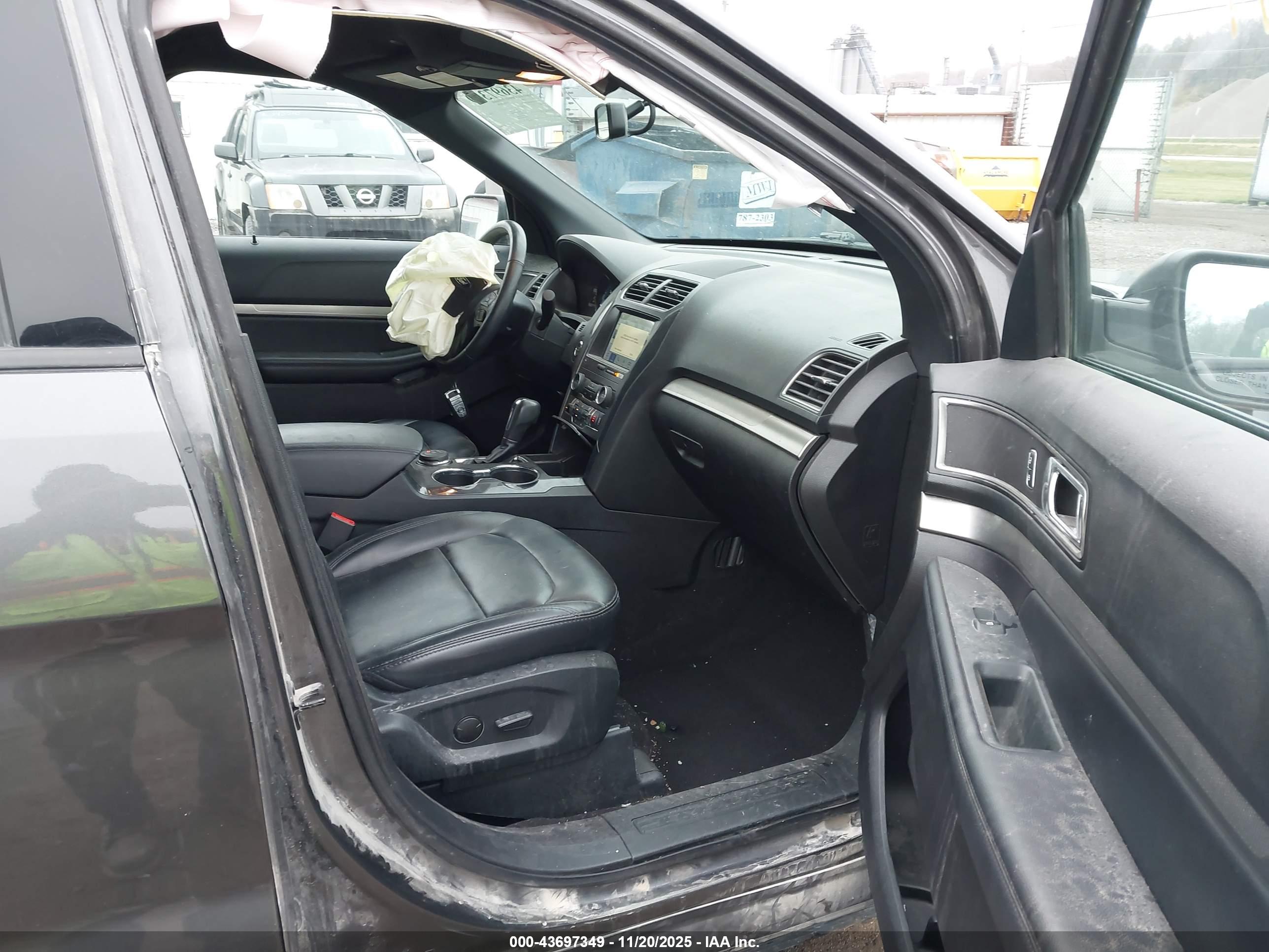 FORD EXPLORER image 5
