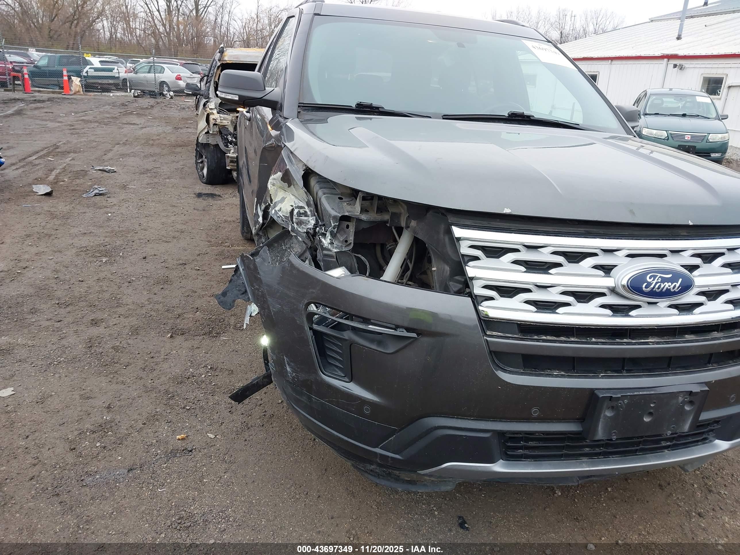 FORD EXPLORER image 6
