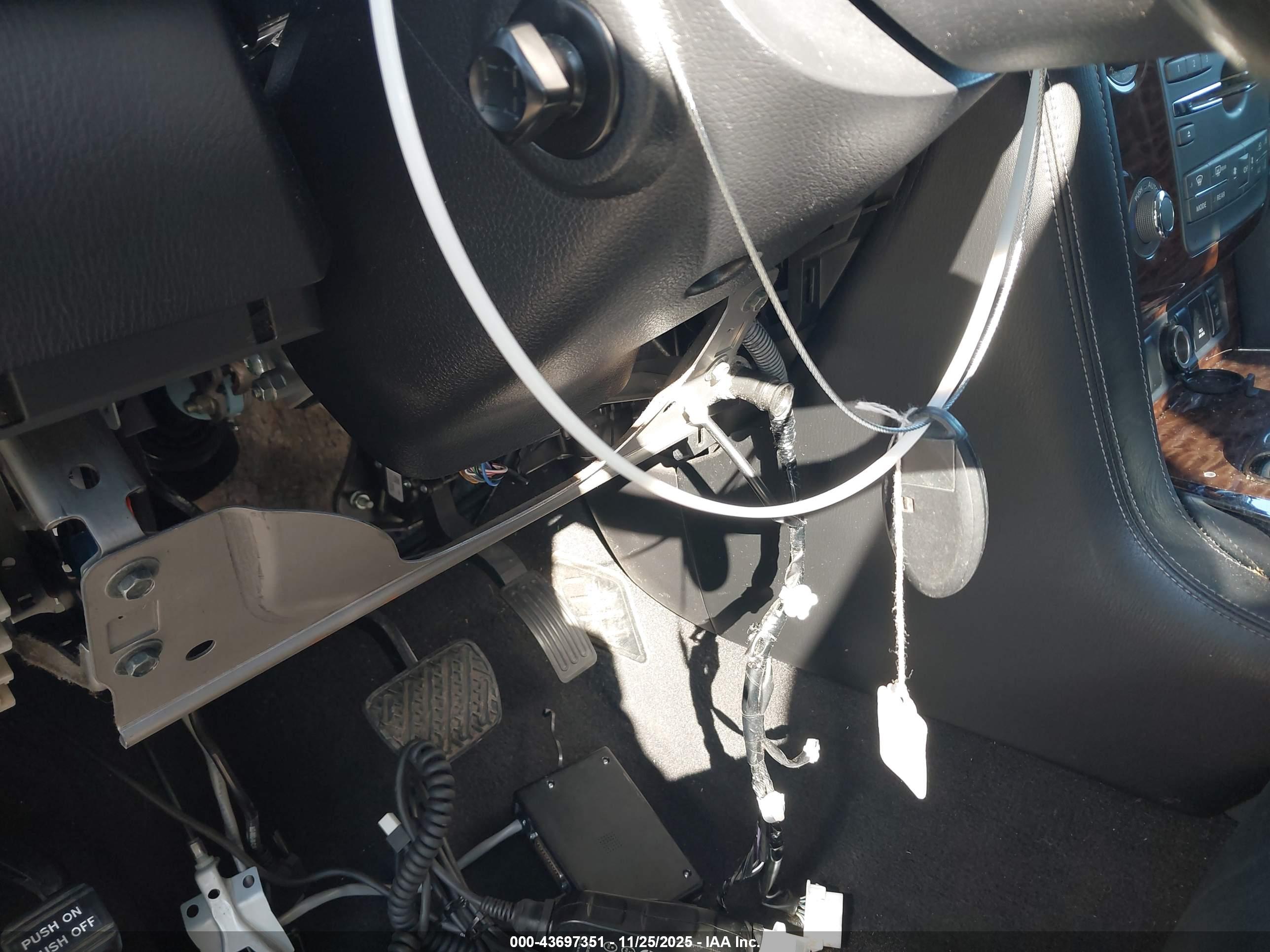 NISSAN ARMADA image 11