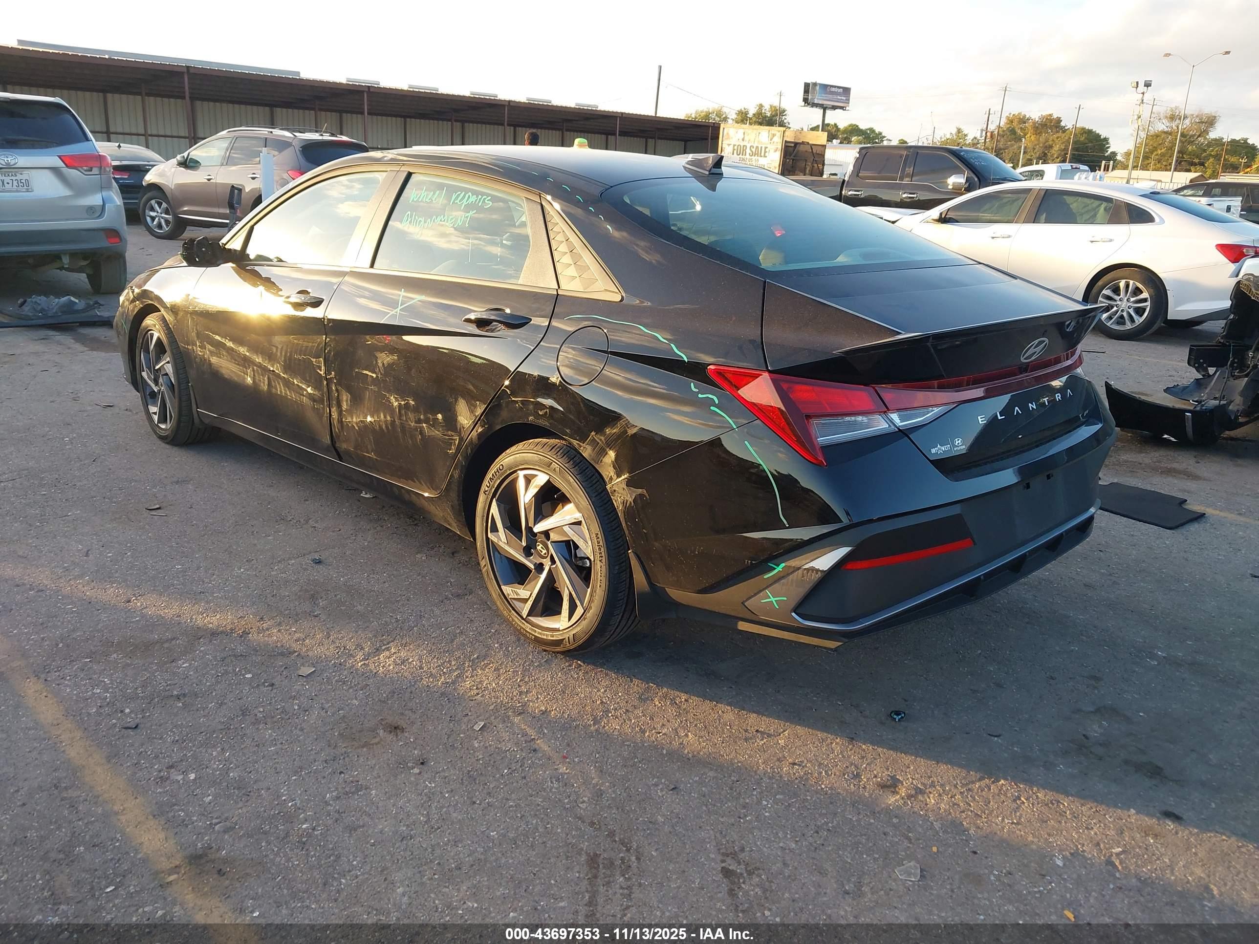 HYUNDAI ELANTRA image 3