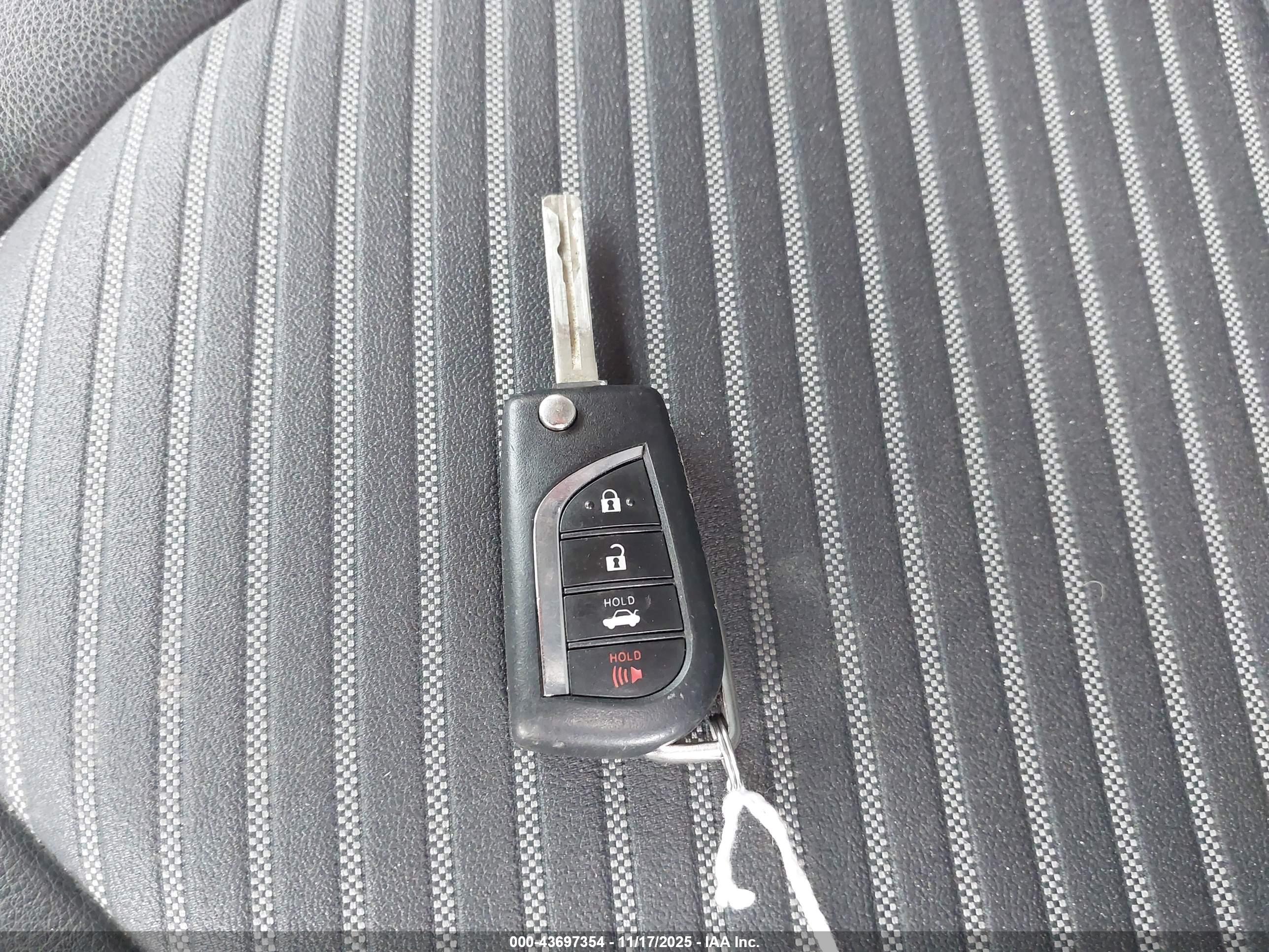 TOYOTA CAMRY image 11