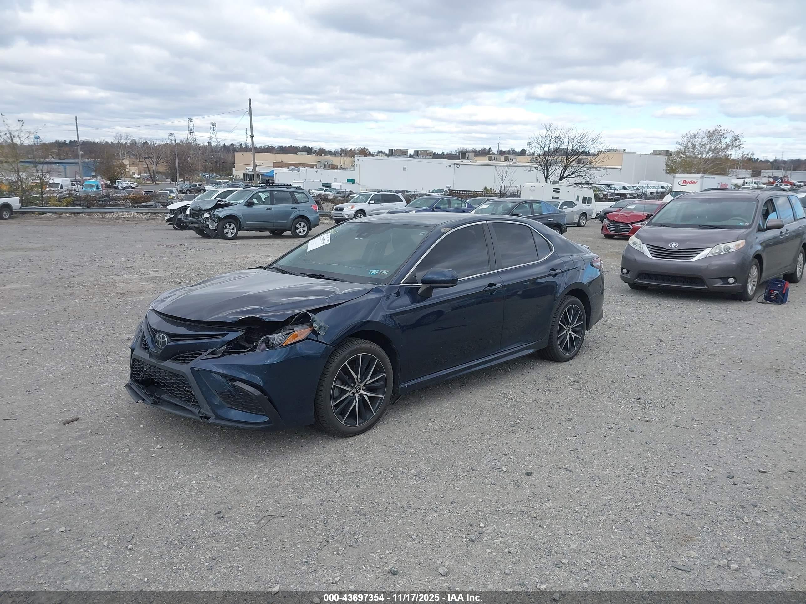 TOYOTA CAMRY image 2