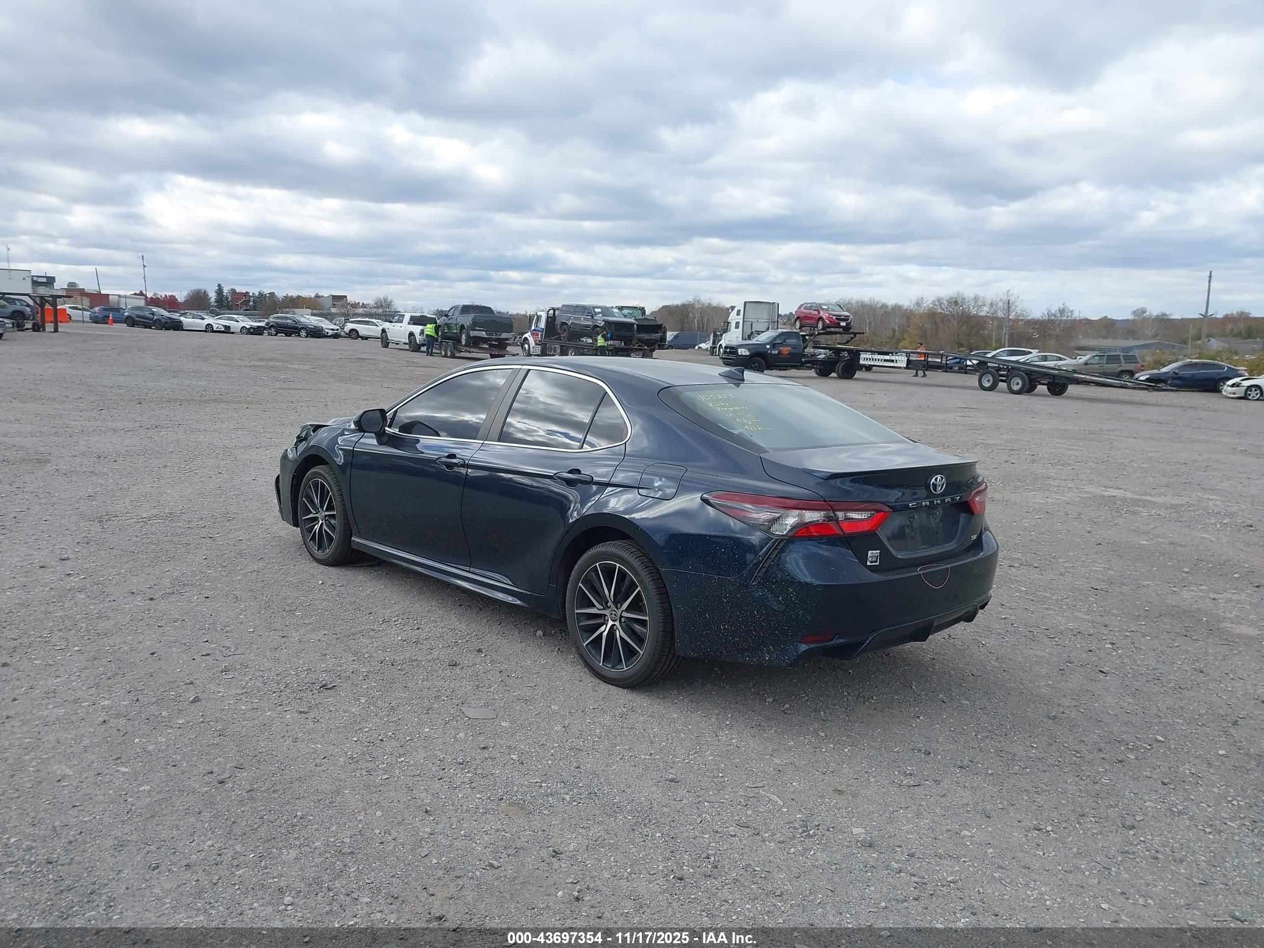 TOYOTA CAMRY image 3