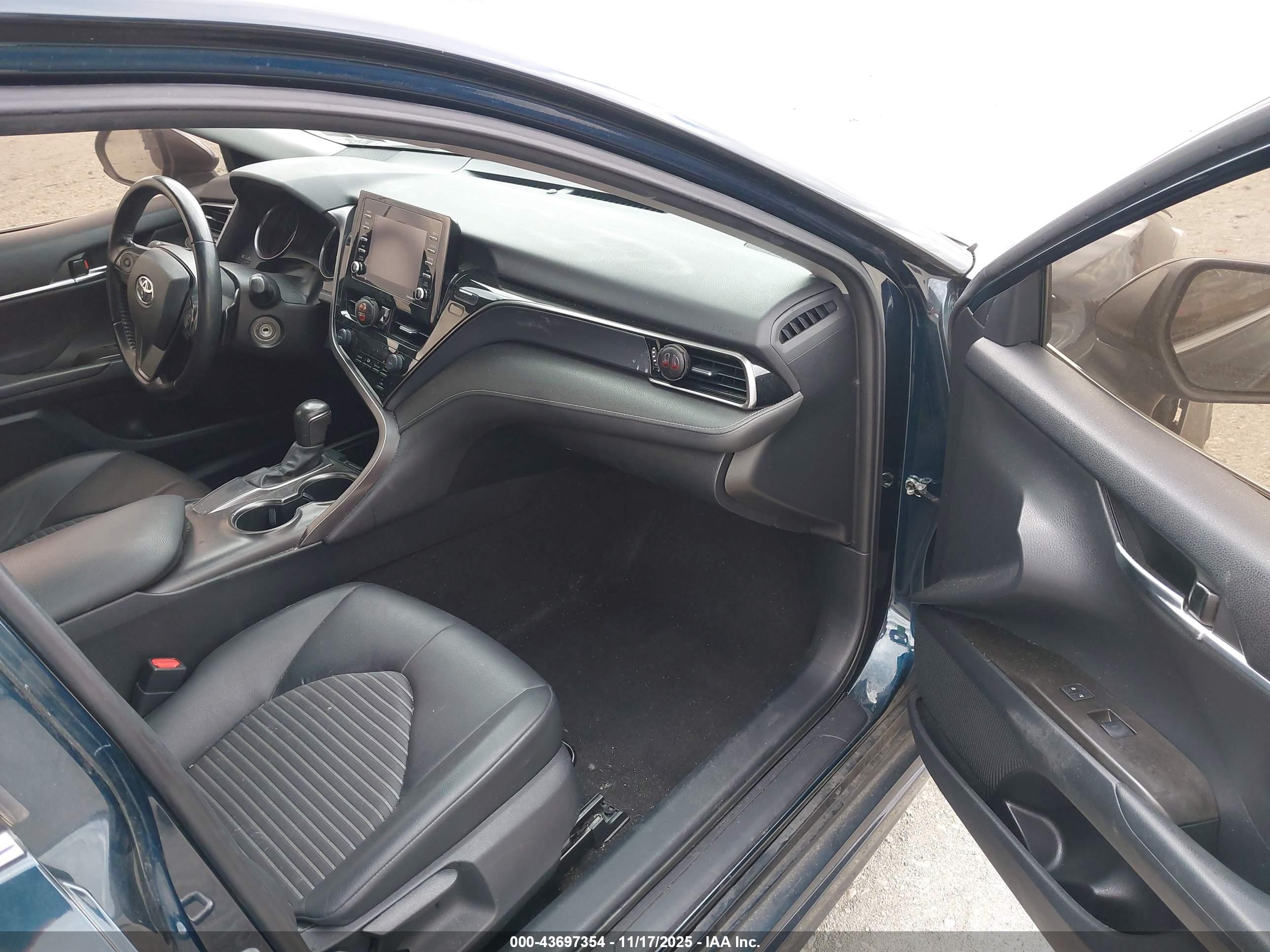 TOYOTA CAMRY image 5