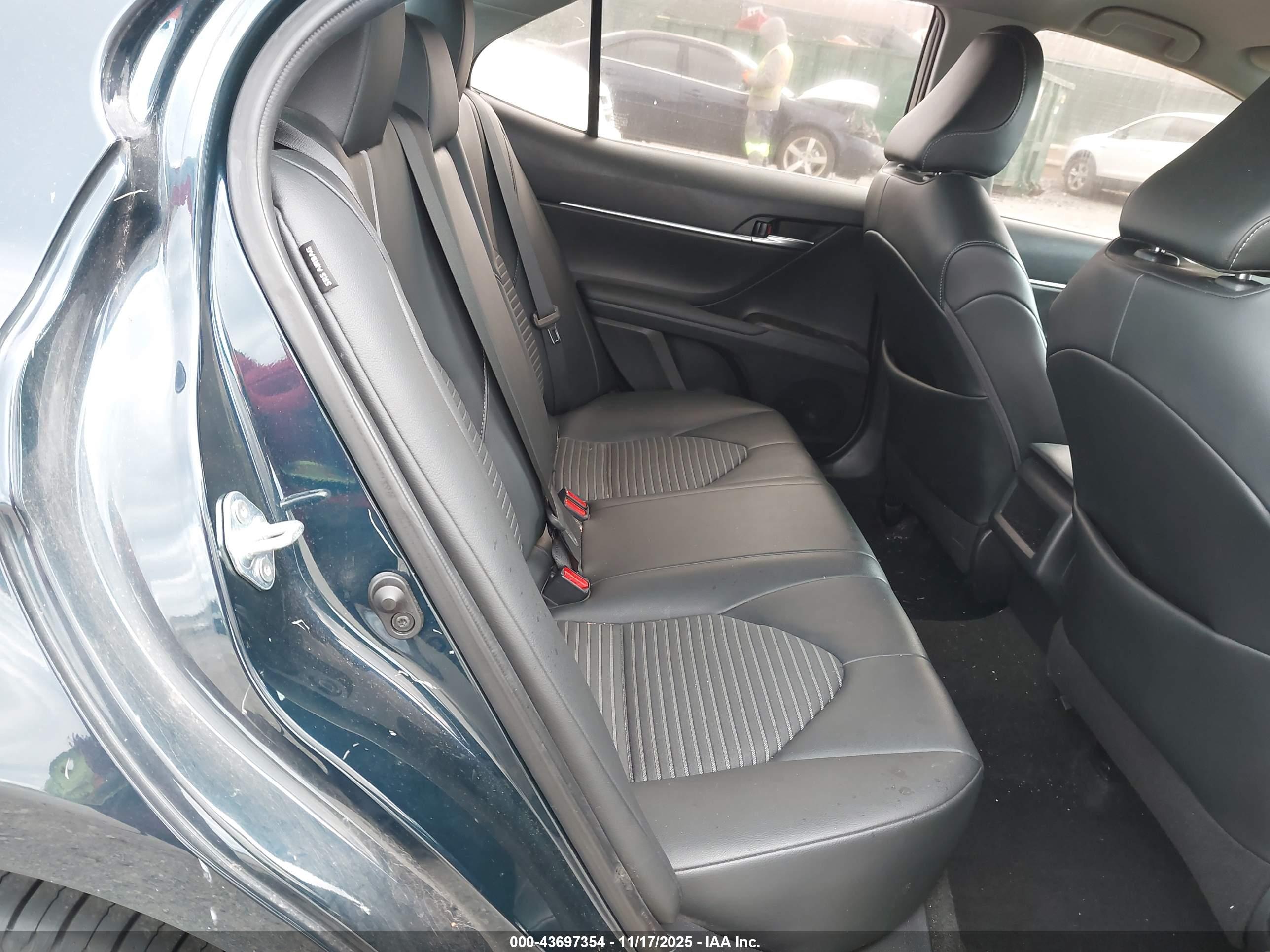 TOYOTA CAMRY image 8