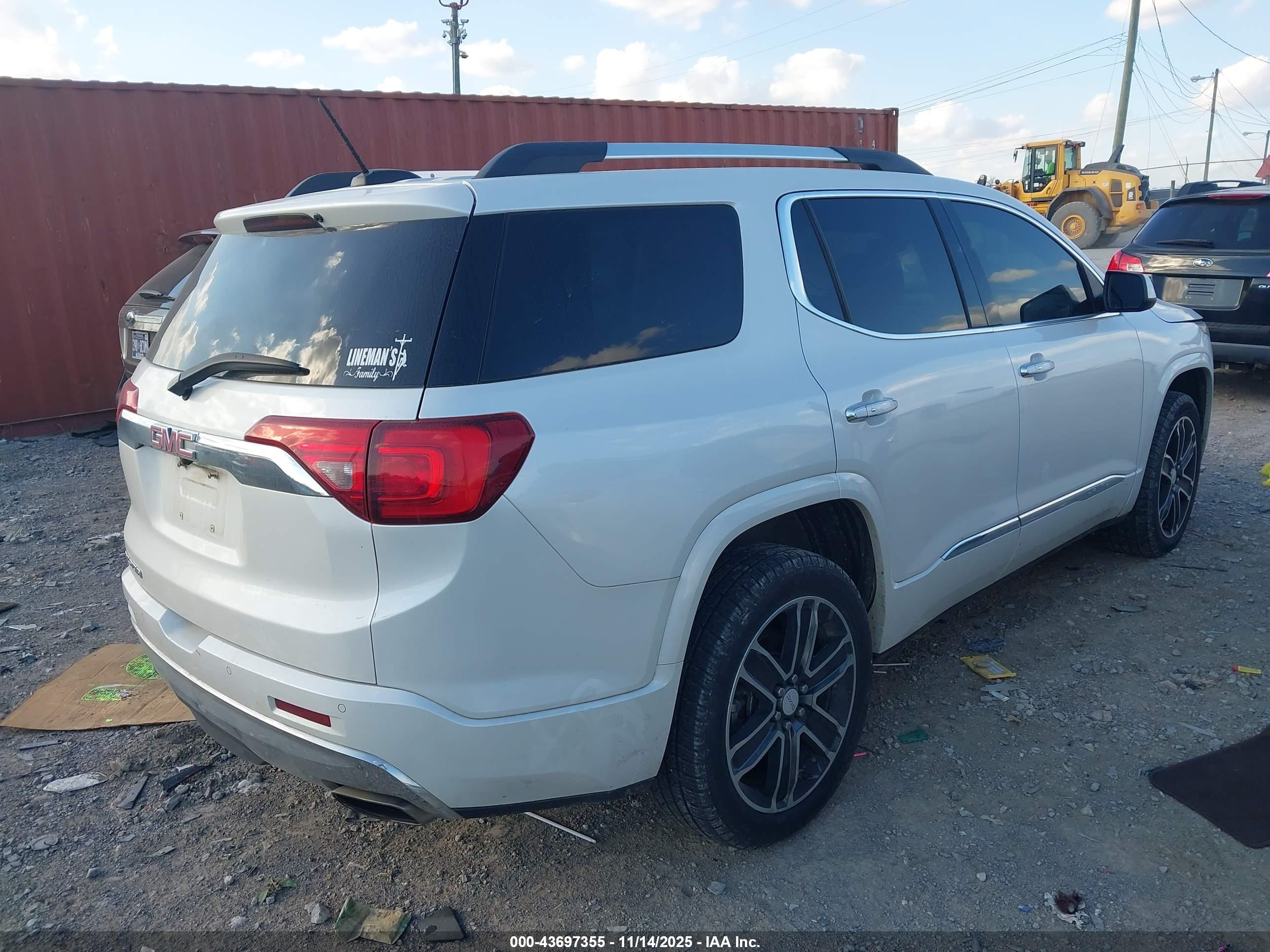 GMC ACADIA image 4
