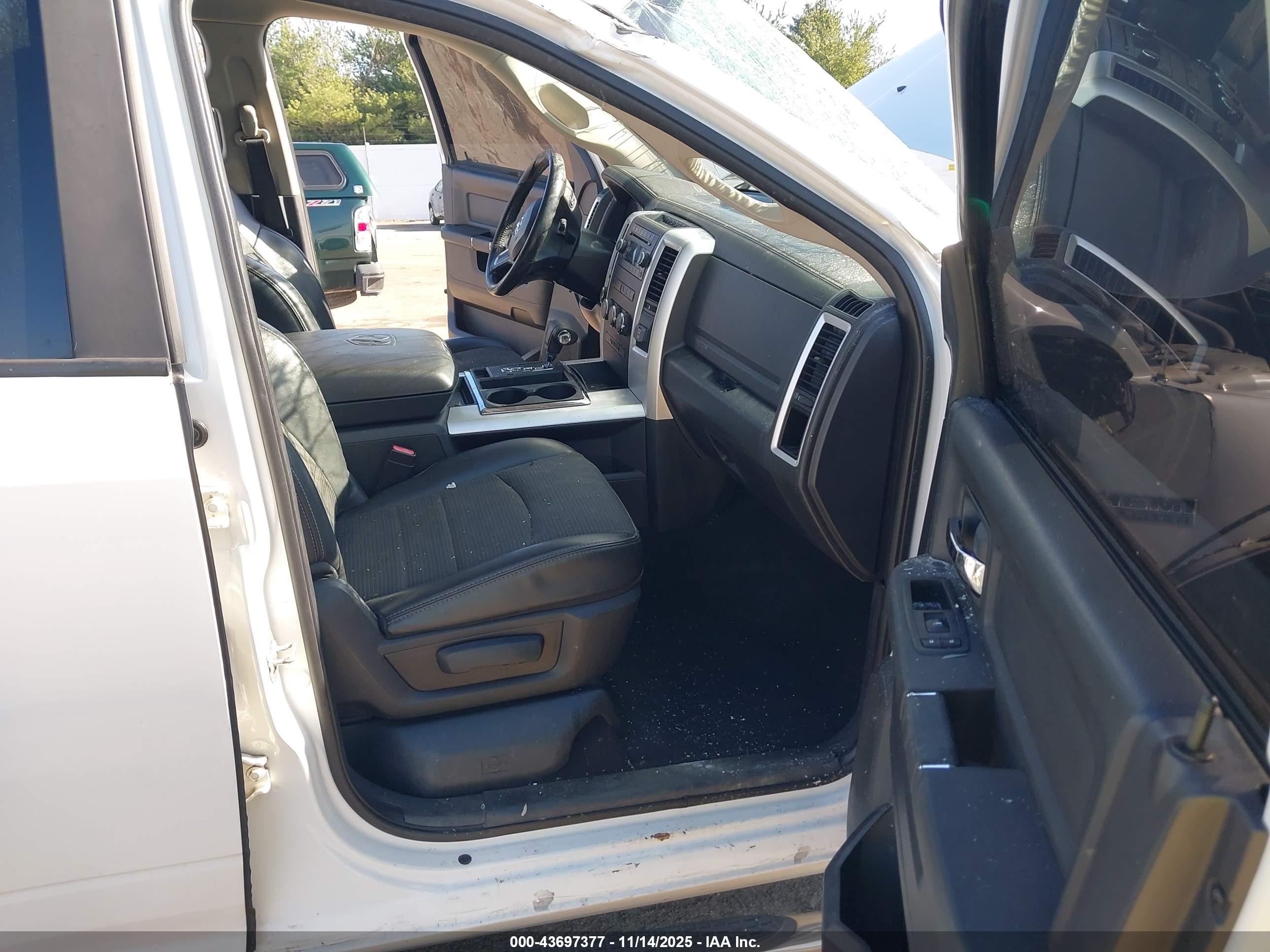 DODGE RAM image 5