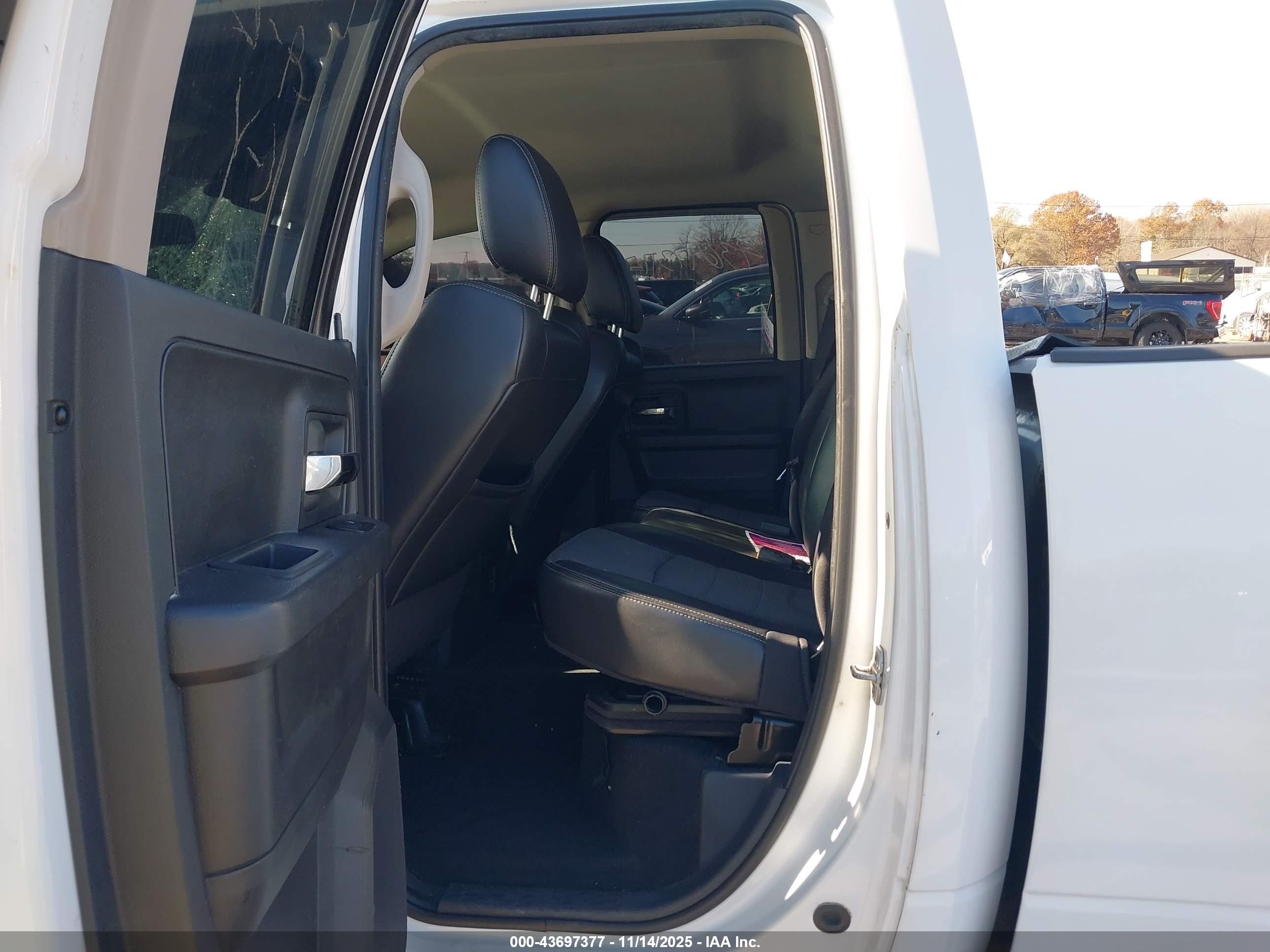 DODGE RAM image 8