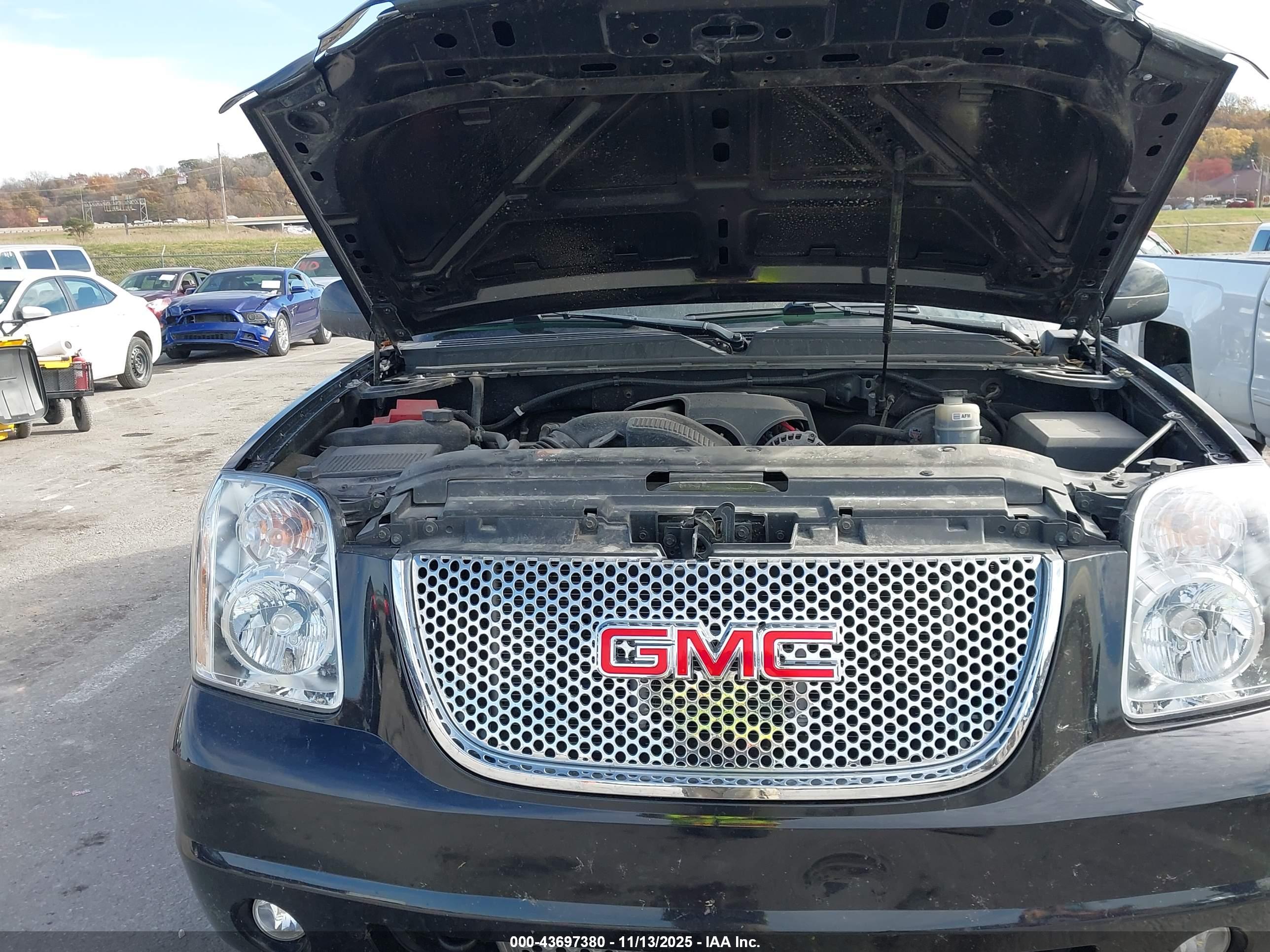 GMC YUKON image 10