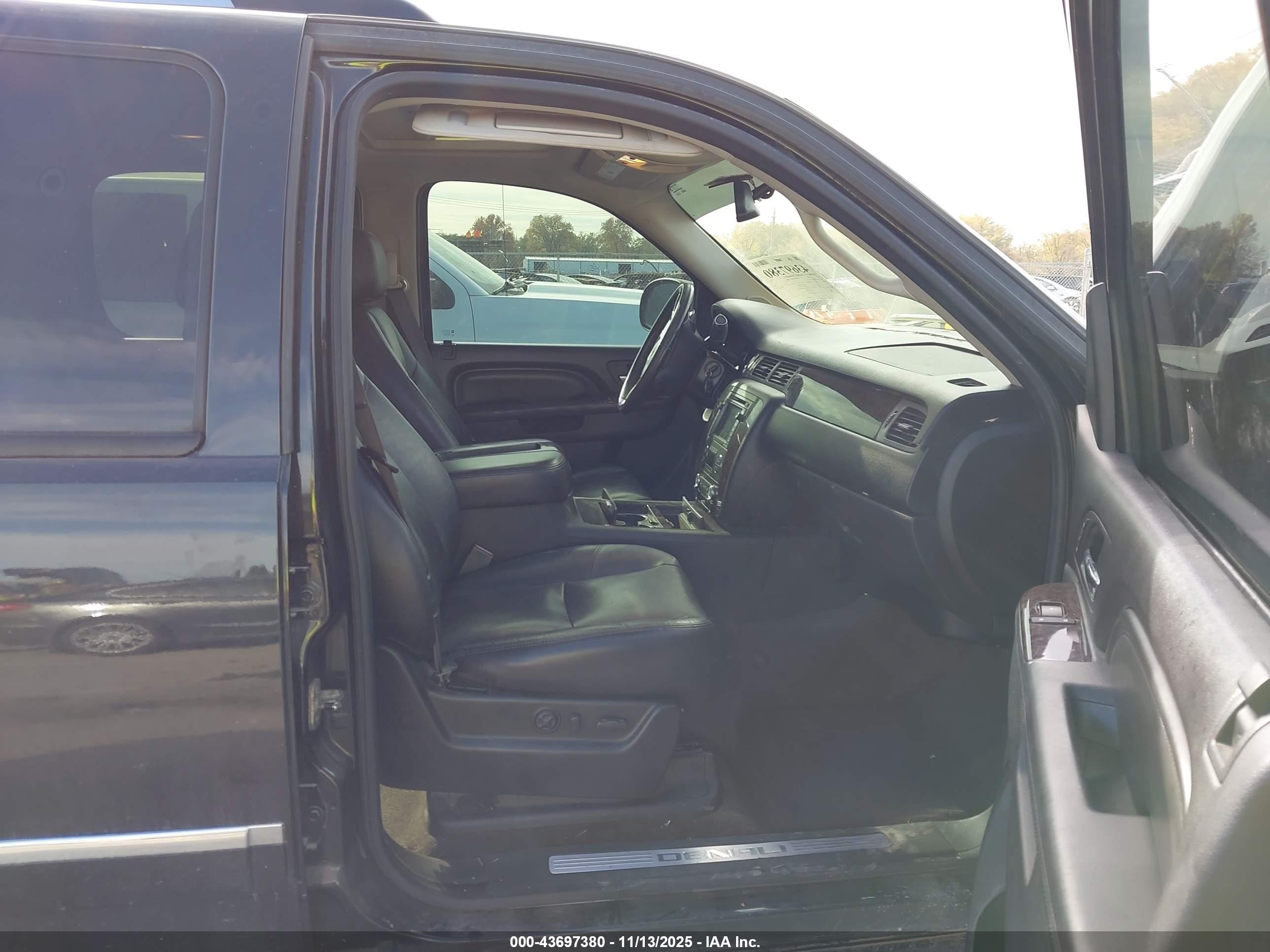 GMC YUKON image 5