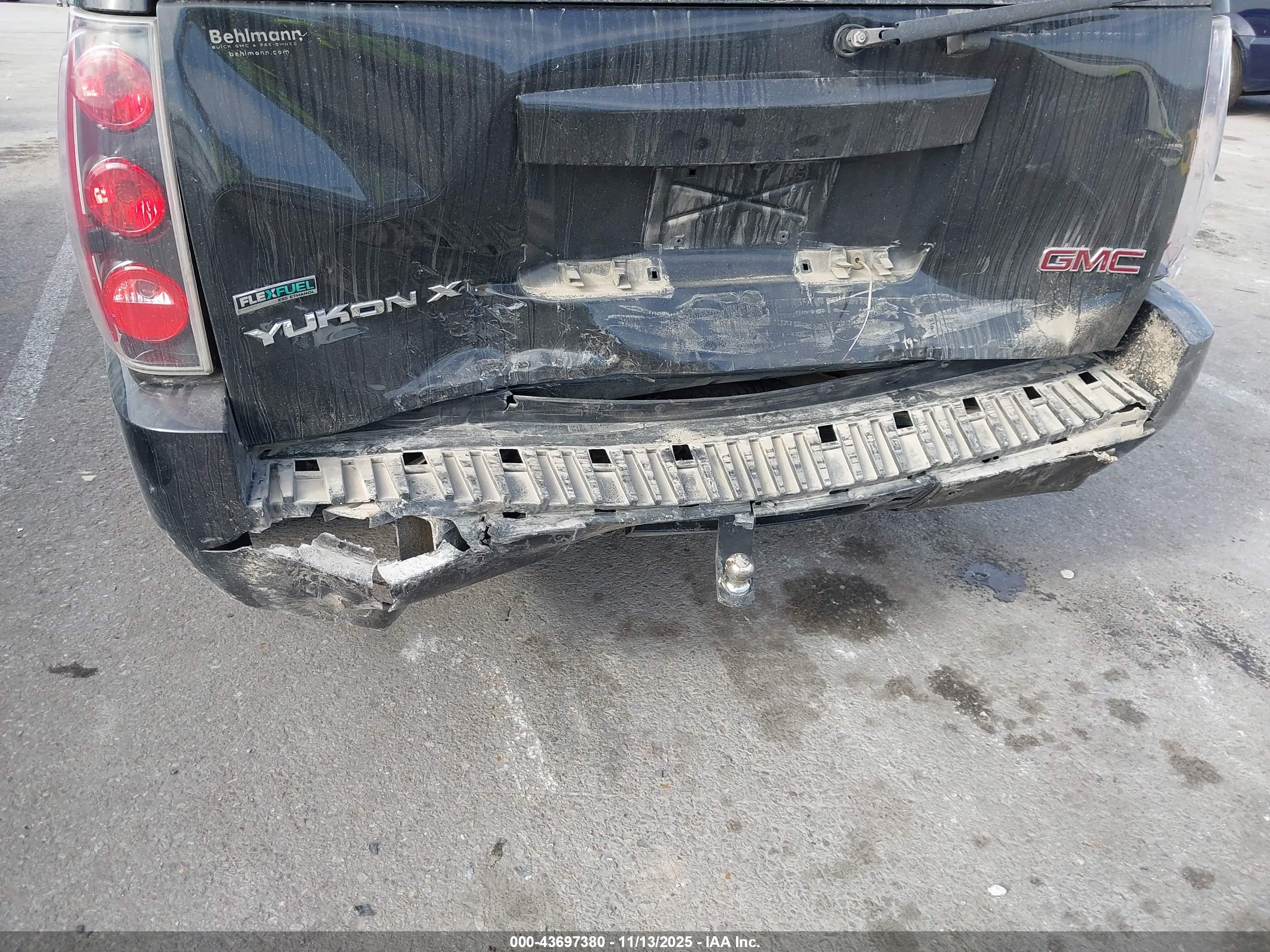 GMC YUKON image 6