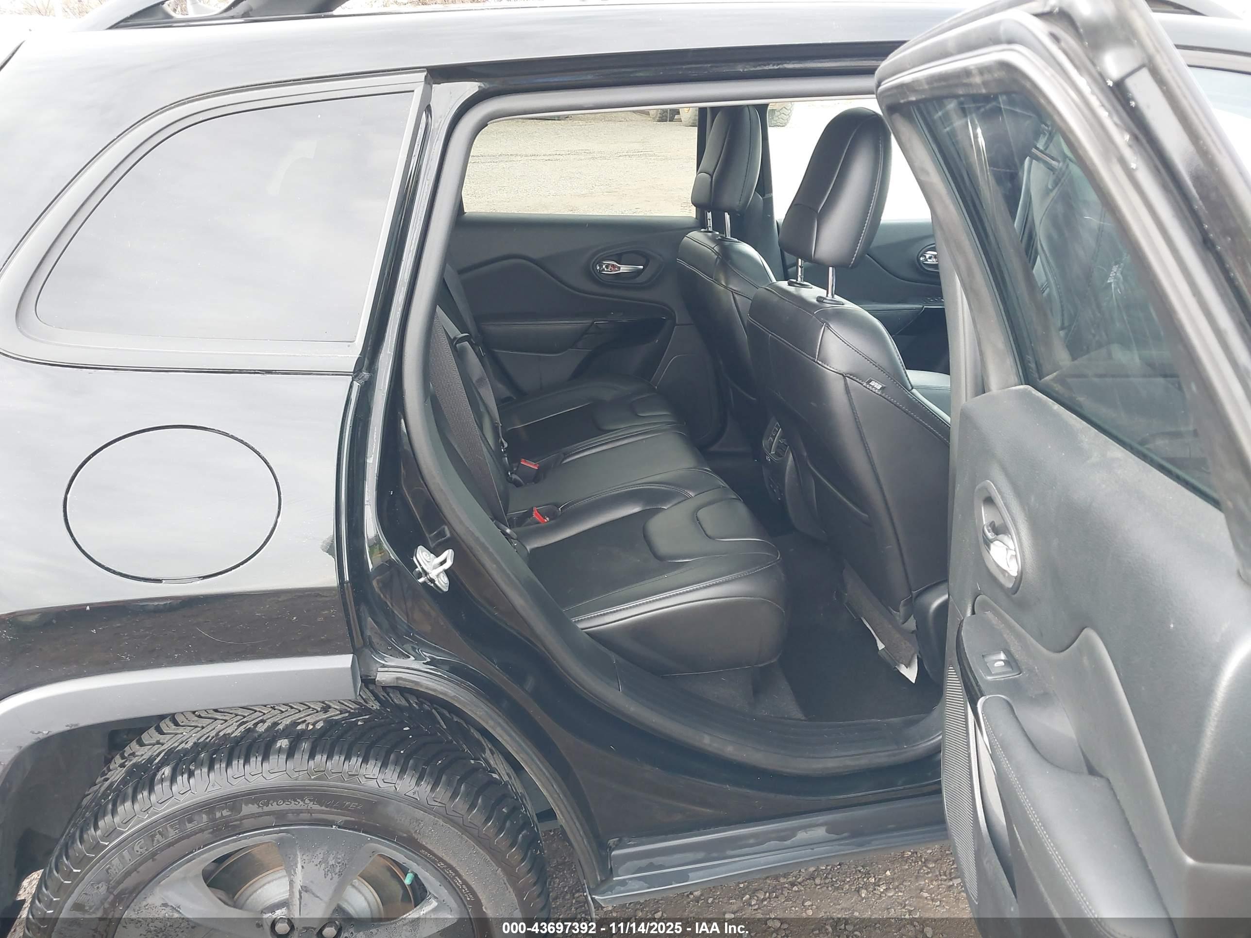 JEEP CHEROKEE image 8