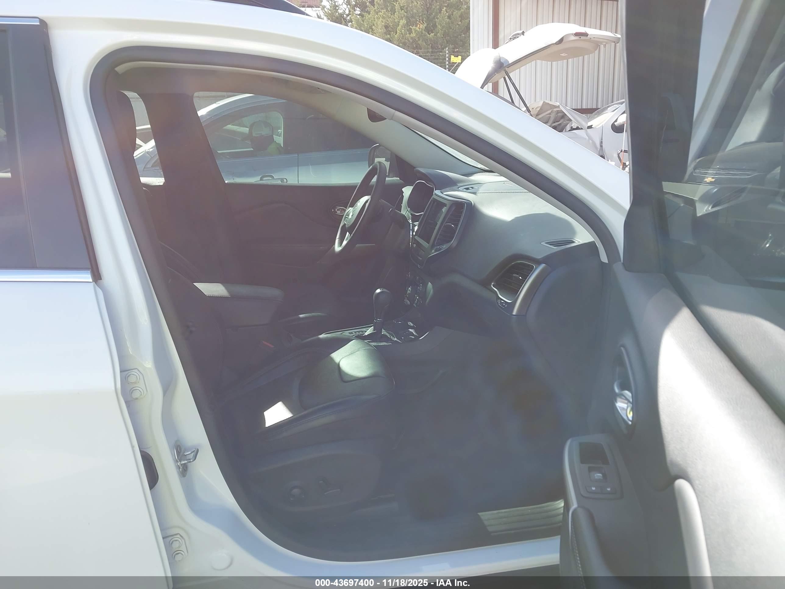 JEEP CHEROKEE image 5