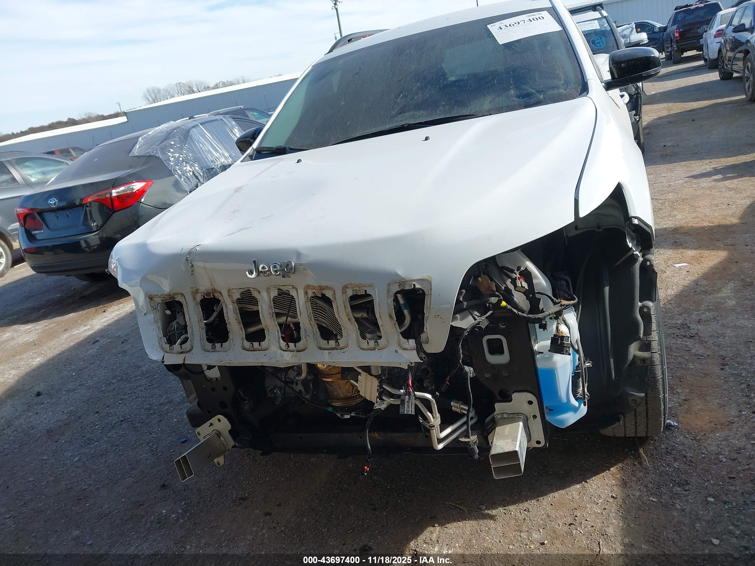 JEEP CHEROKEE image 6