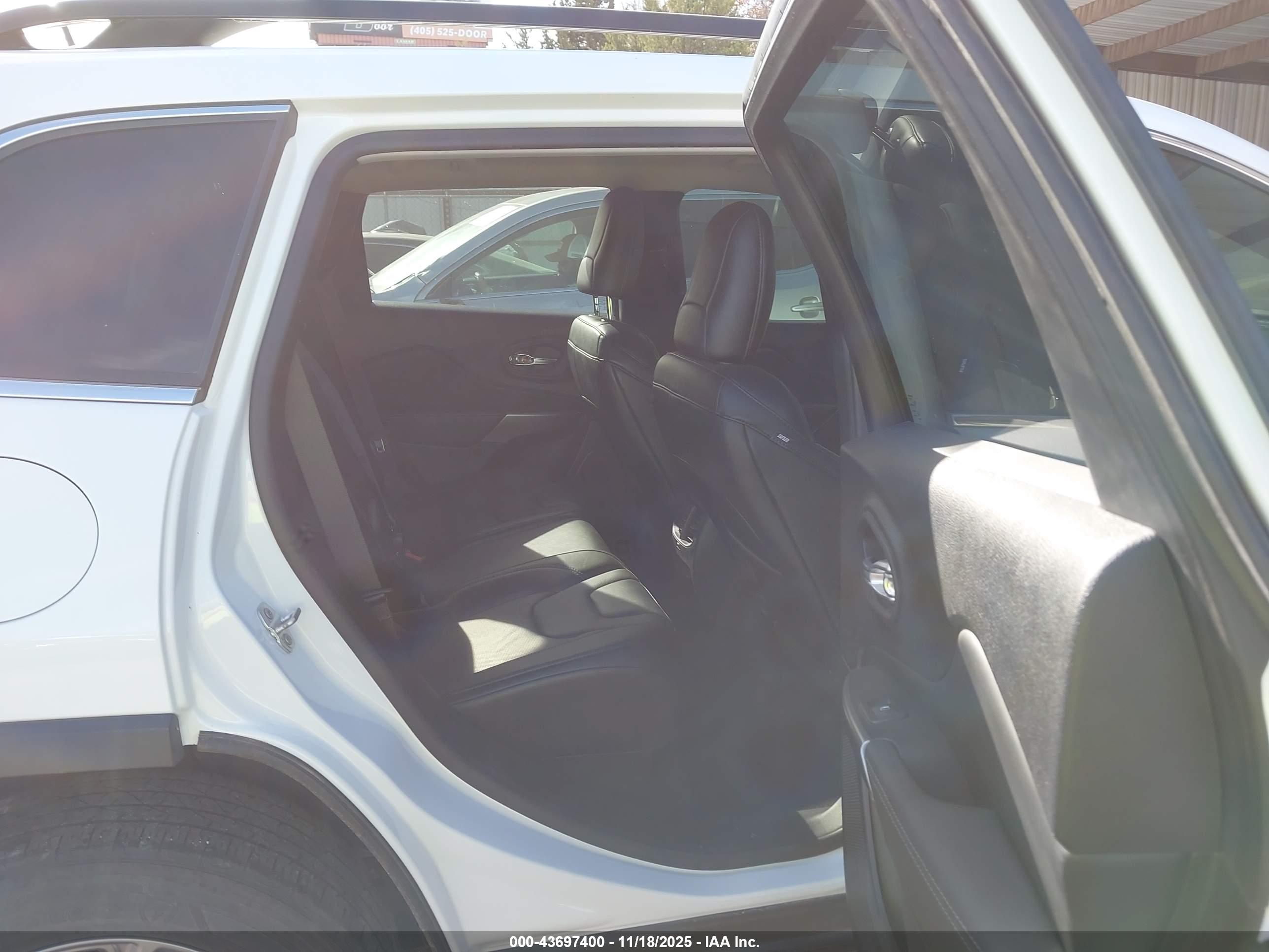 JEEP CHEROKEE image 8