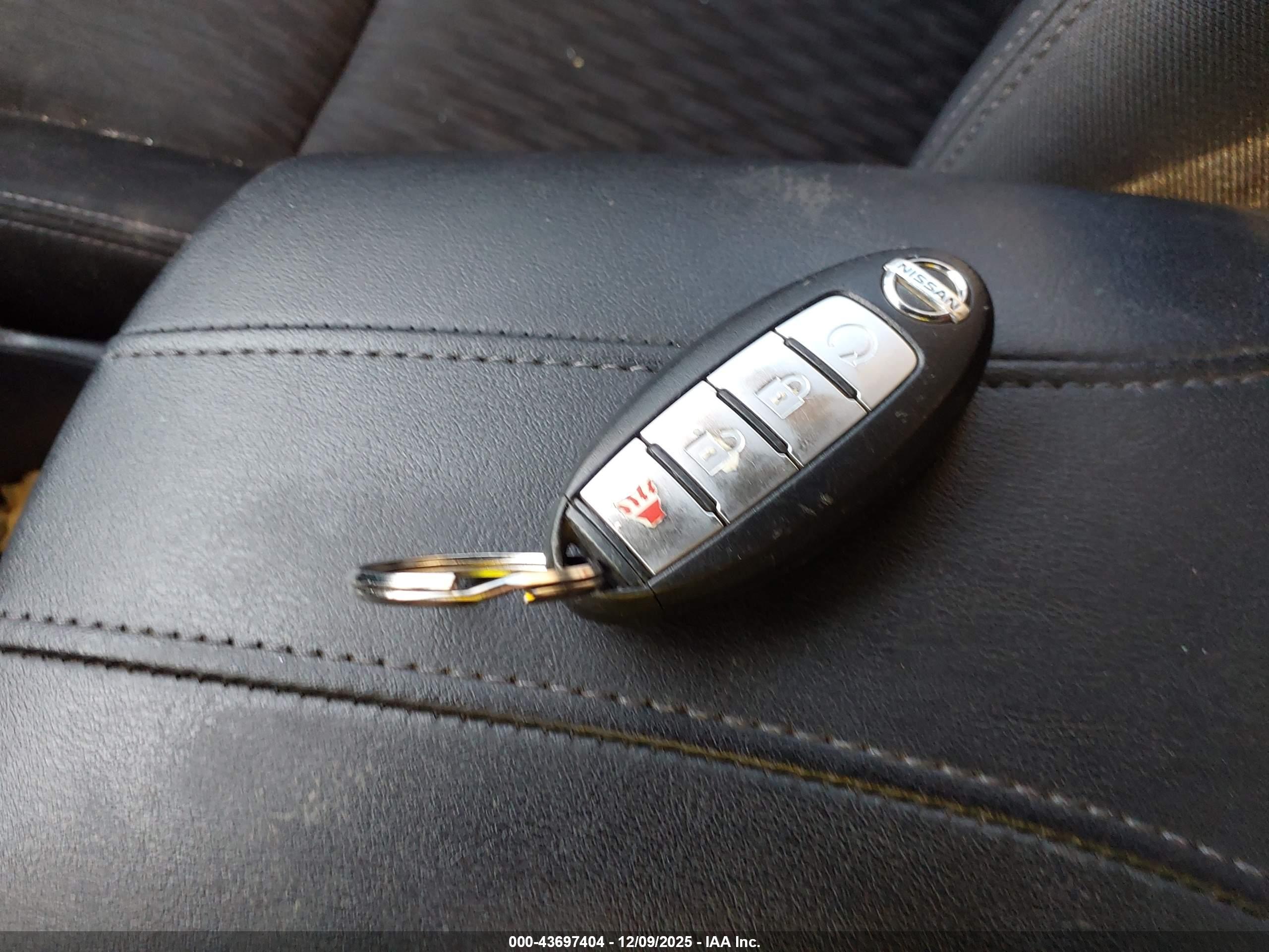 NISSAN ROGUE image 11