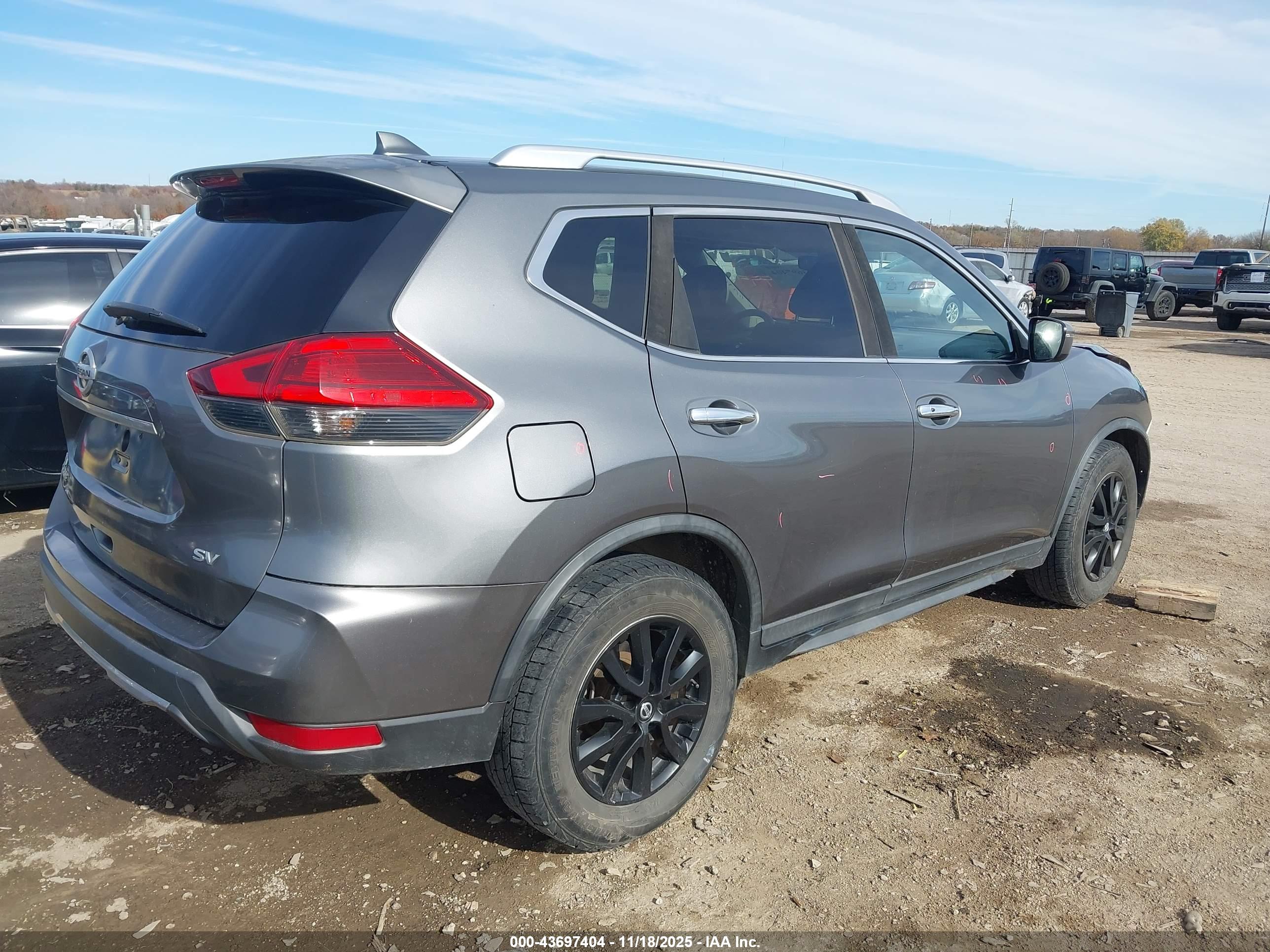 NISSAN ROGUE image 4