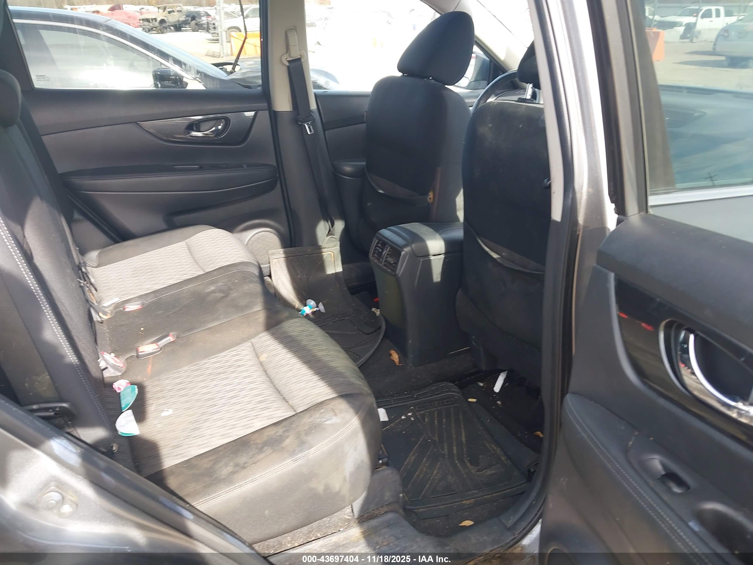 NISSAN ROGUE image 8