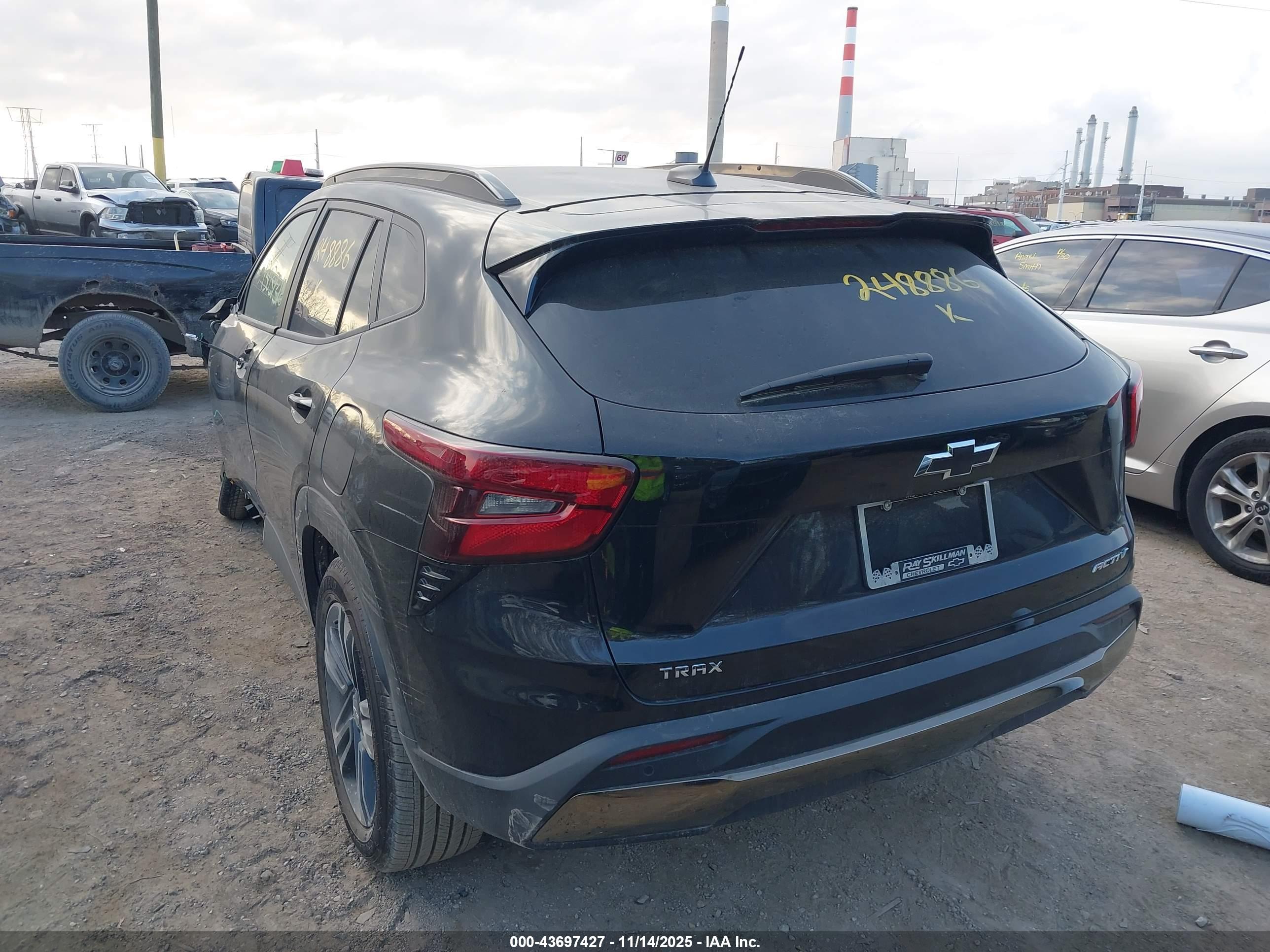 CHEVROLET TRAX image 3