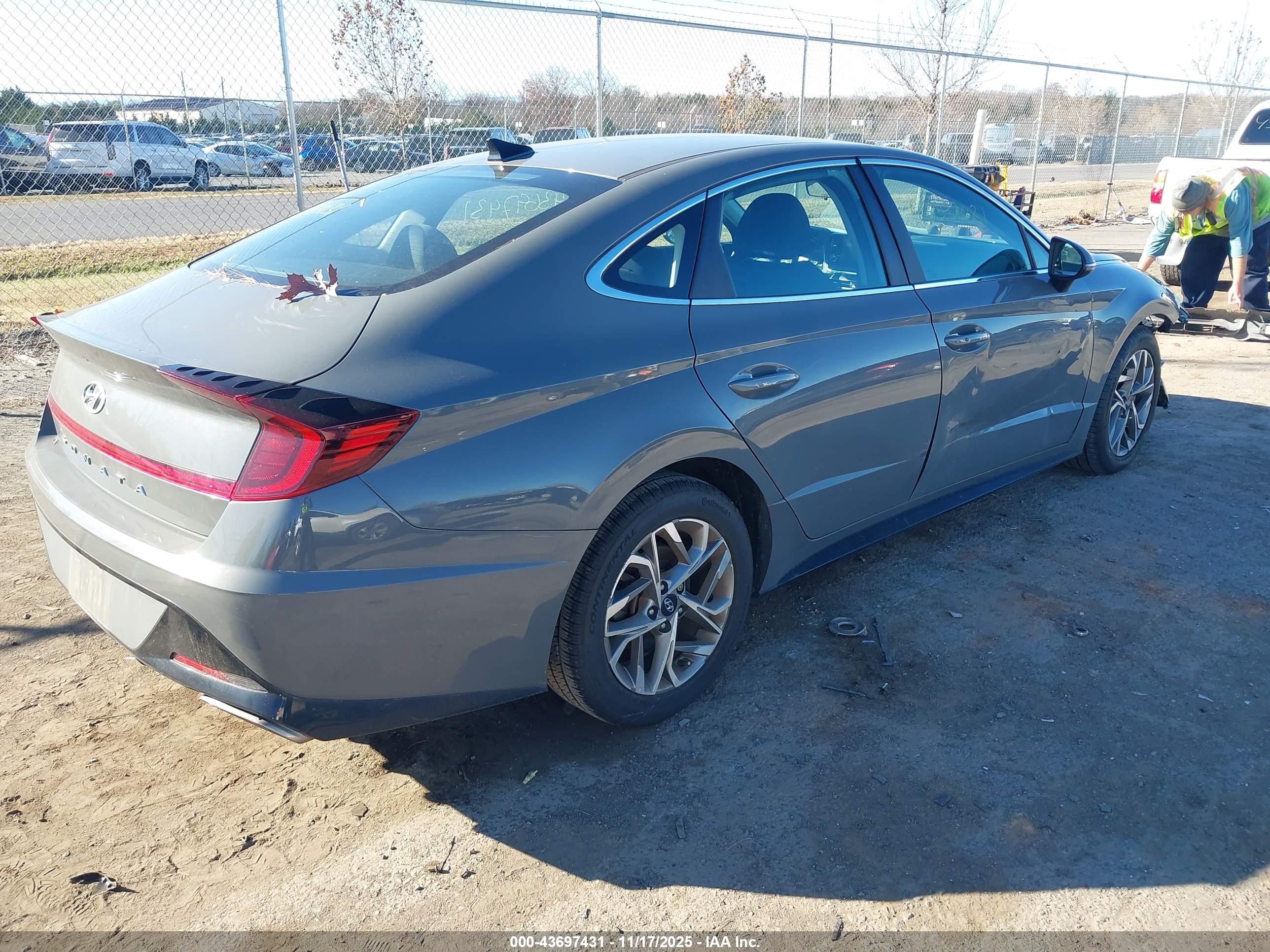 HYUNDAI SONATA image 4