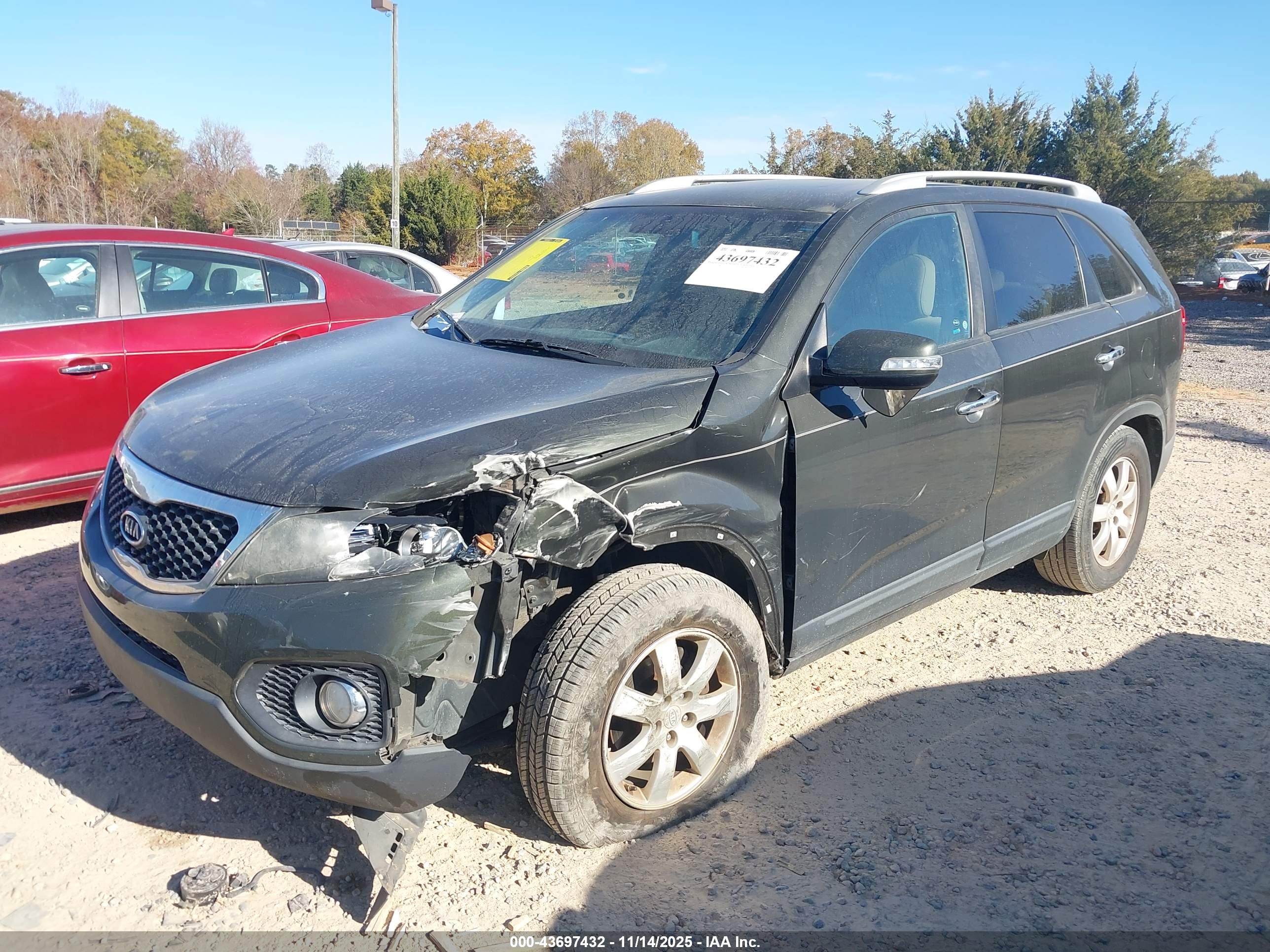 KIA SORENTO image 2