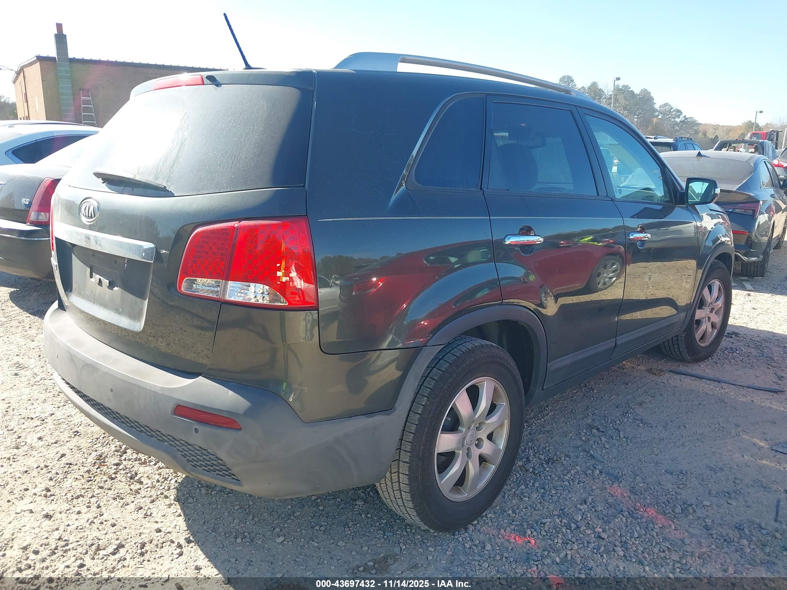 KIA SORENTO image 4
