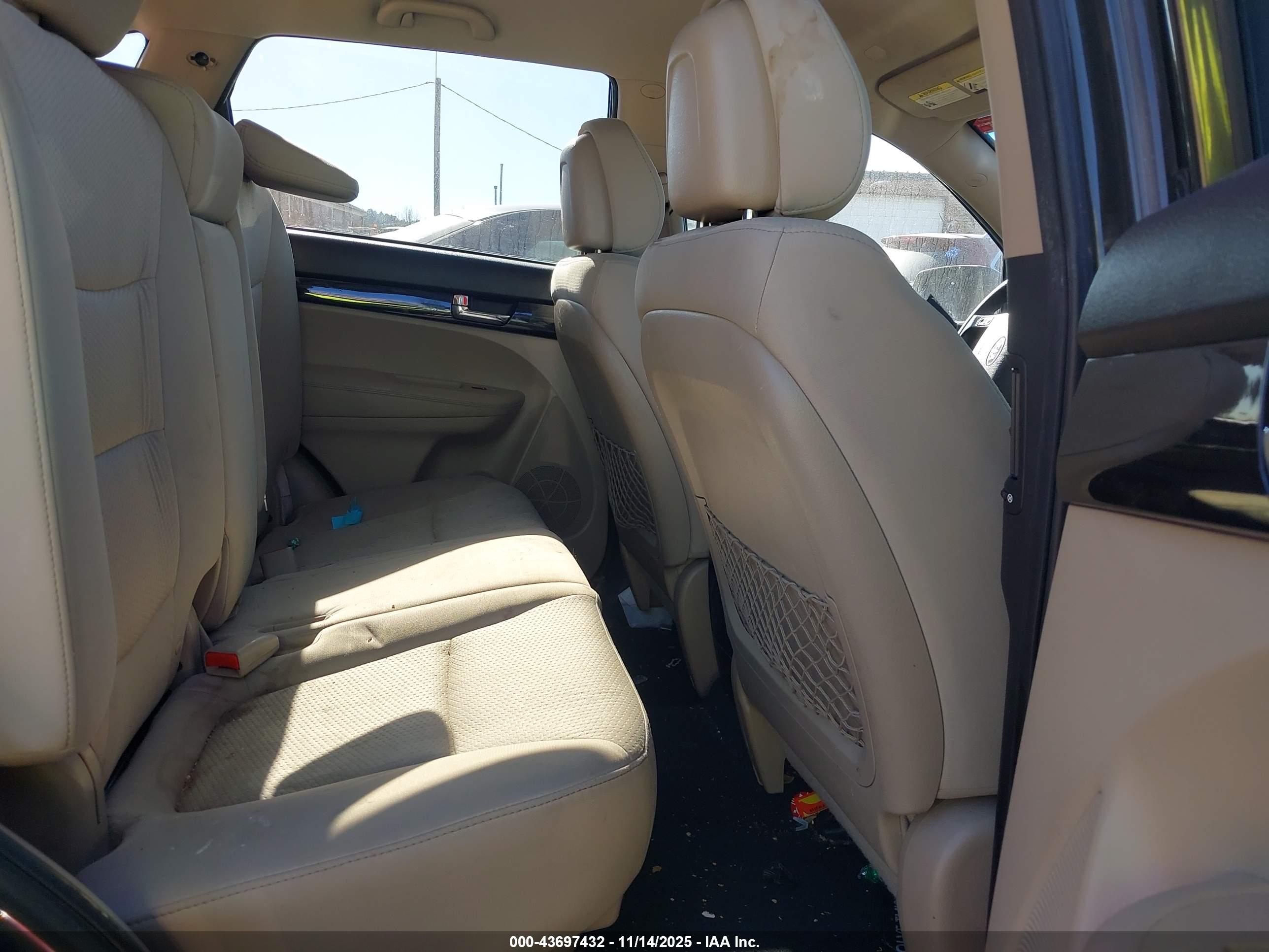 KIA SORENTO image 8