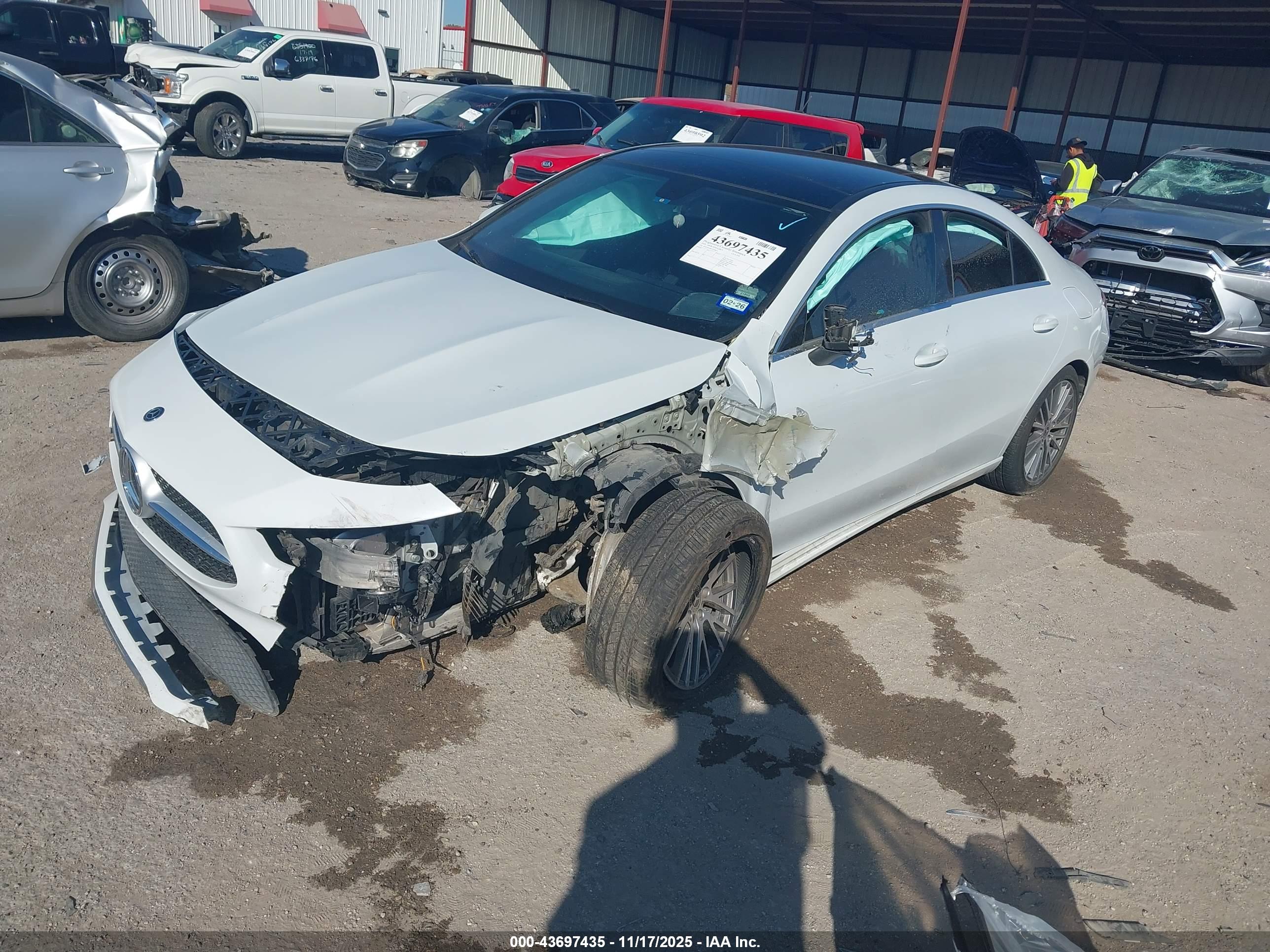 MERCEDES-BENZ CLA image 2