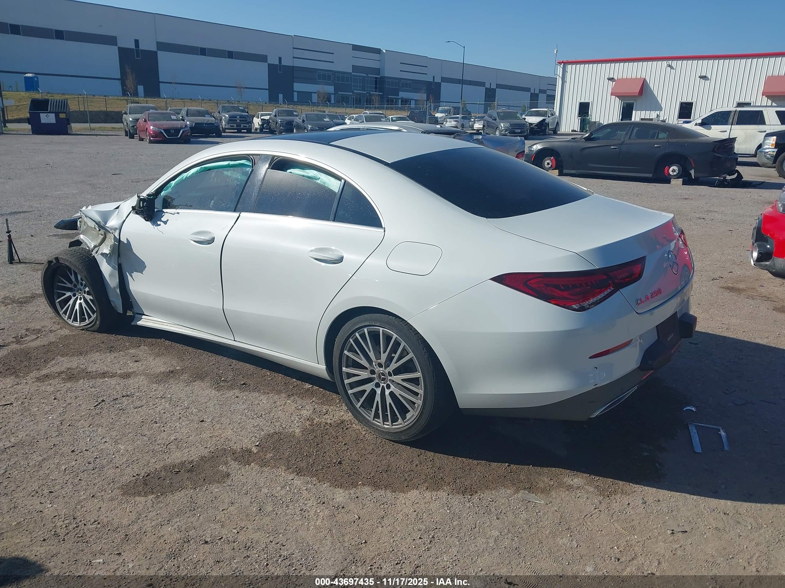 MERCEDES-BENZ CLA image 3