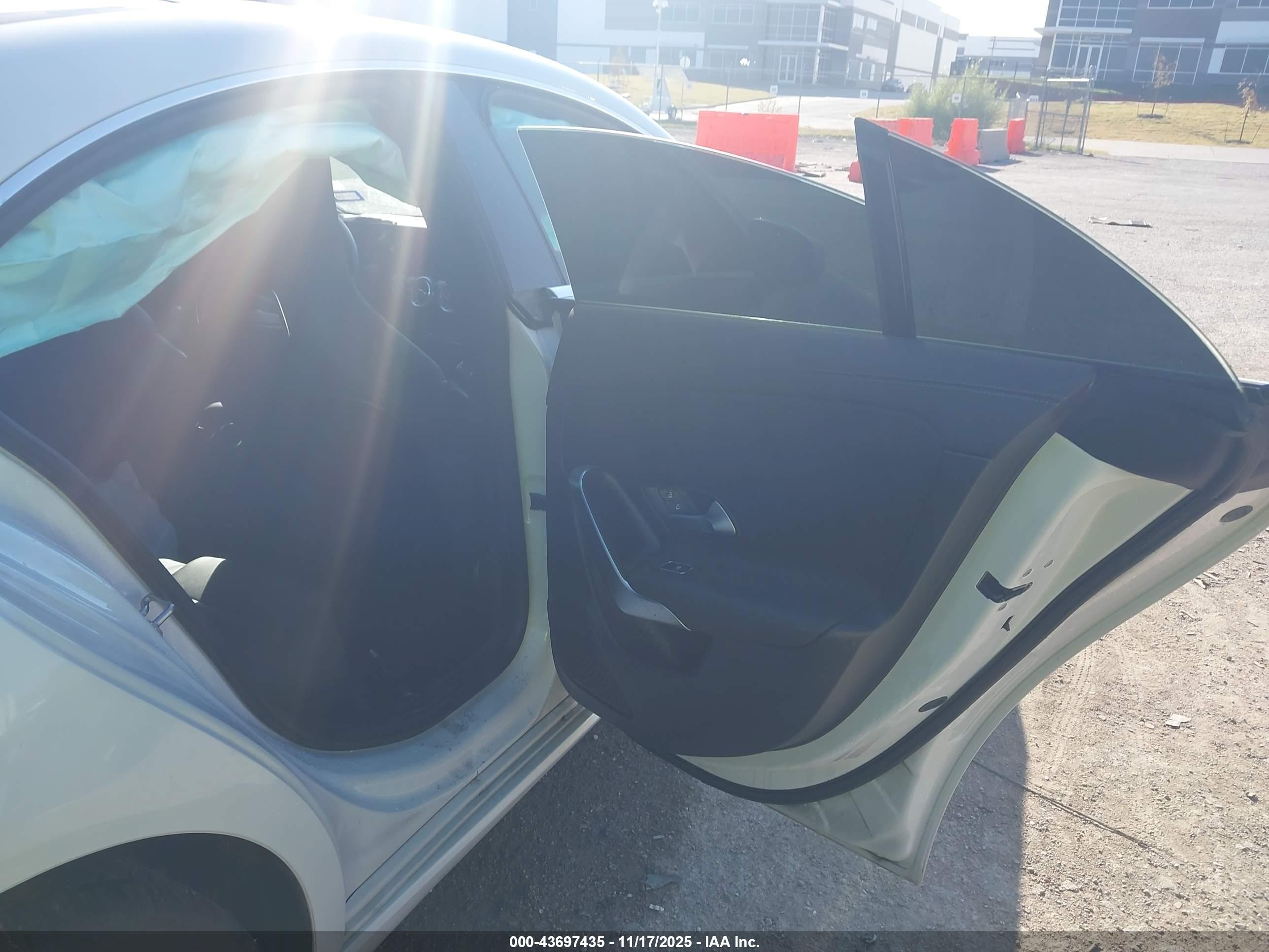 MERCEDES-BENZ CLA image 8