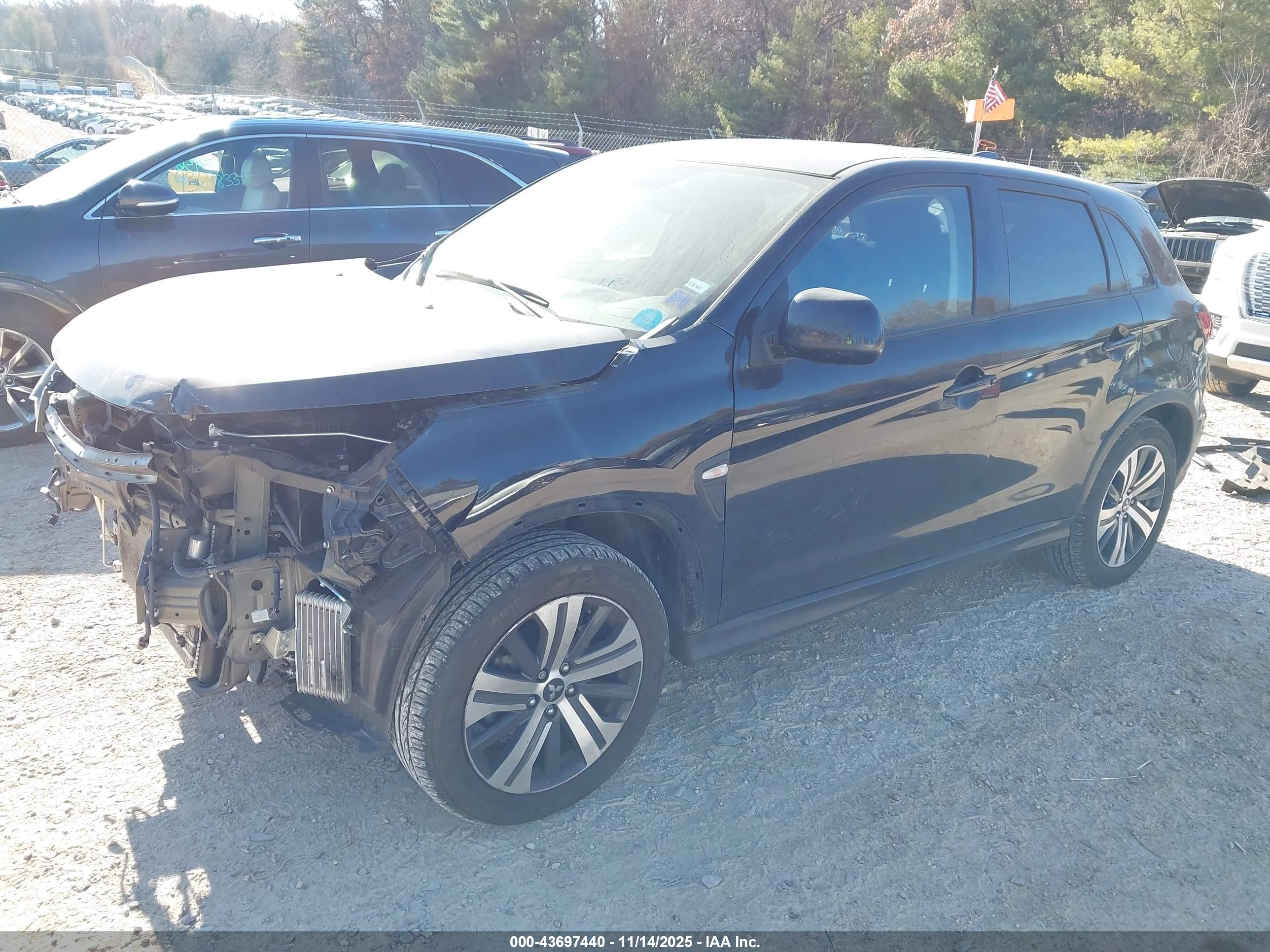 MITSUBISHI OUTLANDER image 2