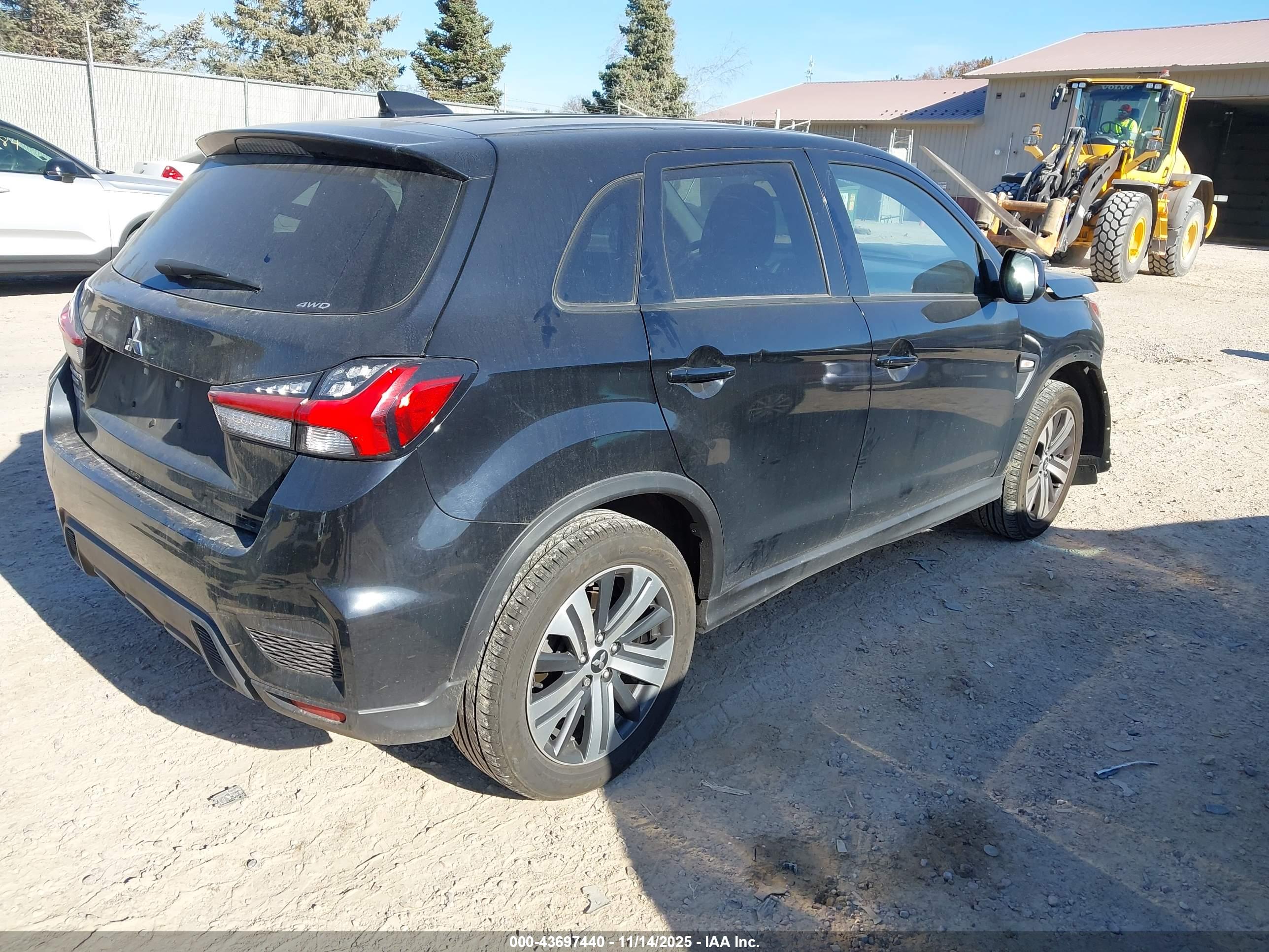 MITSUBISHI OUTLANDER image 4