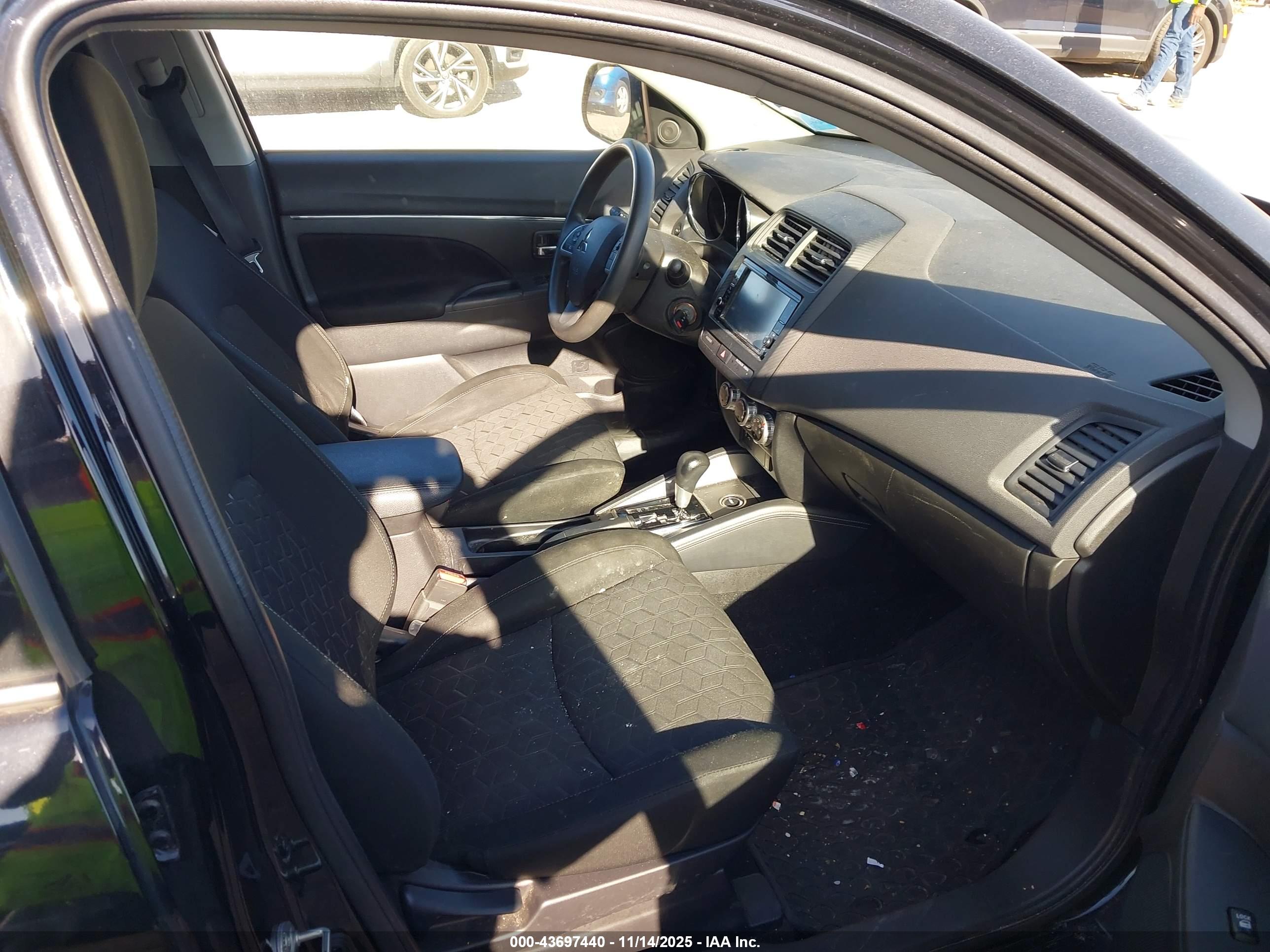 MITSUBISHI OUTLANDER image 5