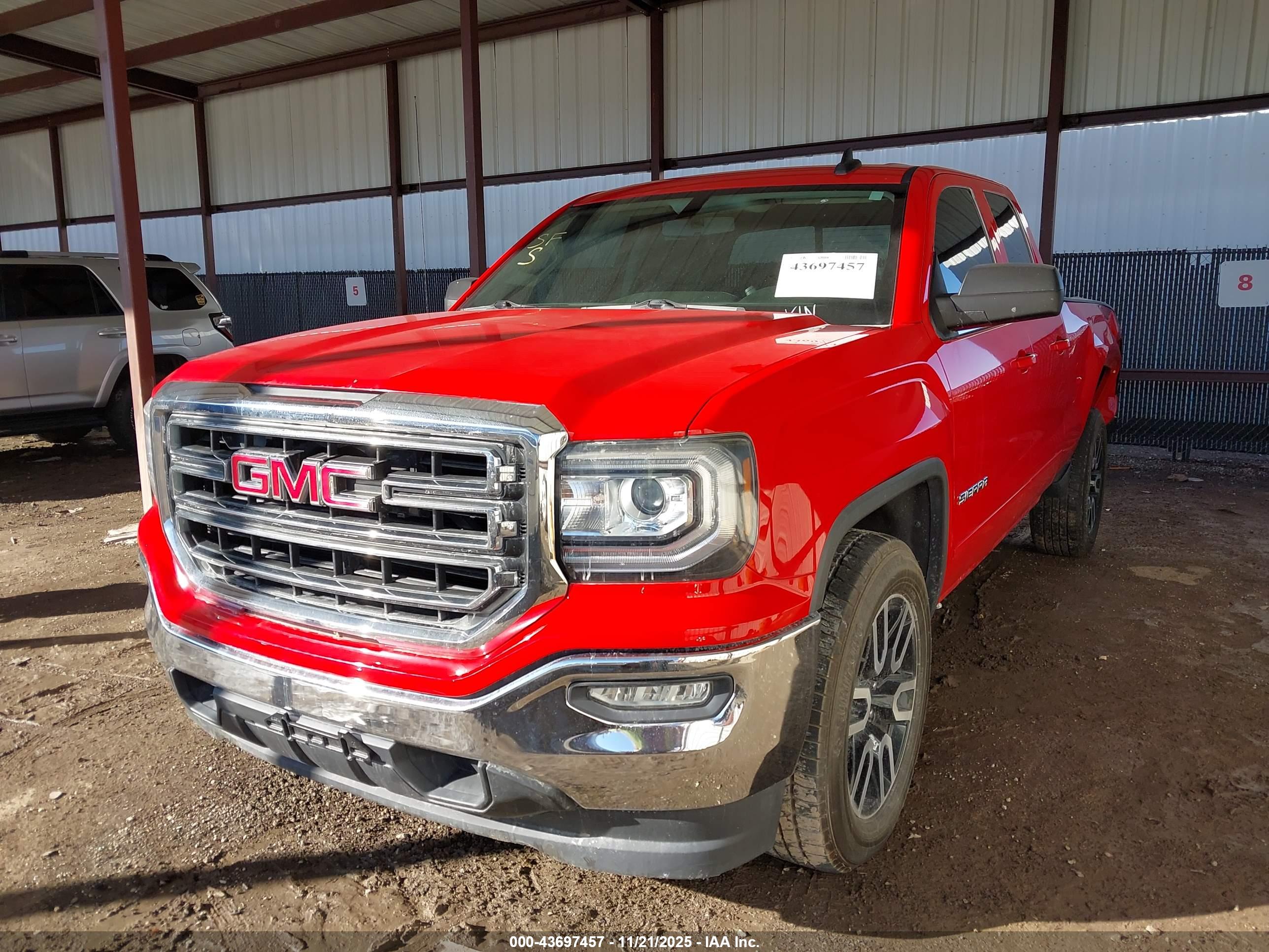 GMC SIERRA image 2