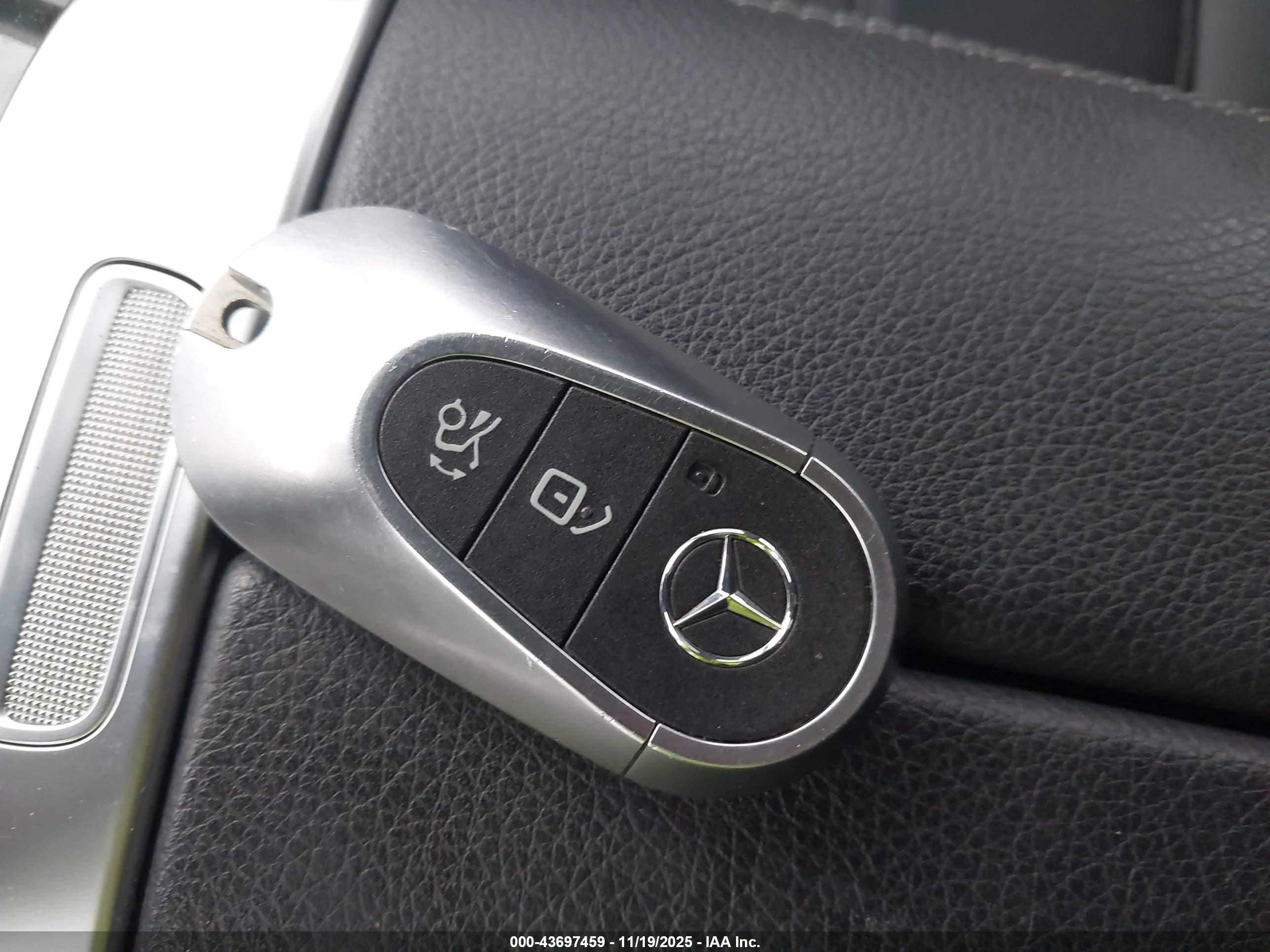 MERCEDES-BENZ GLC image 11