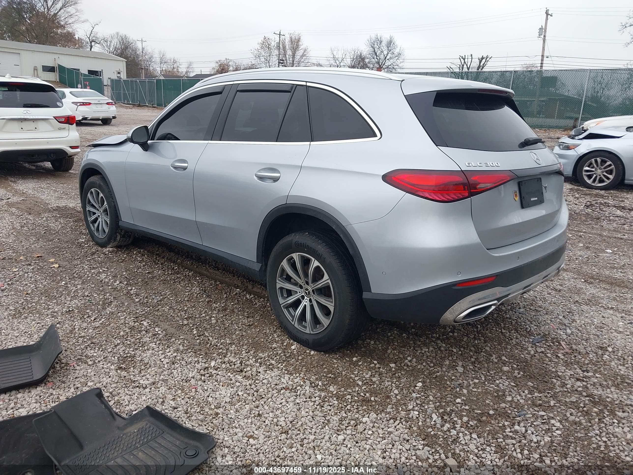 MERCEDES-BENZ GLC image 3
