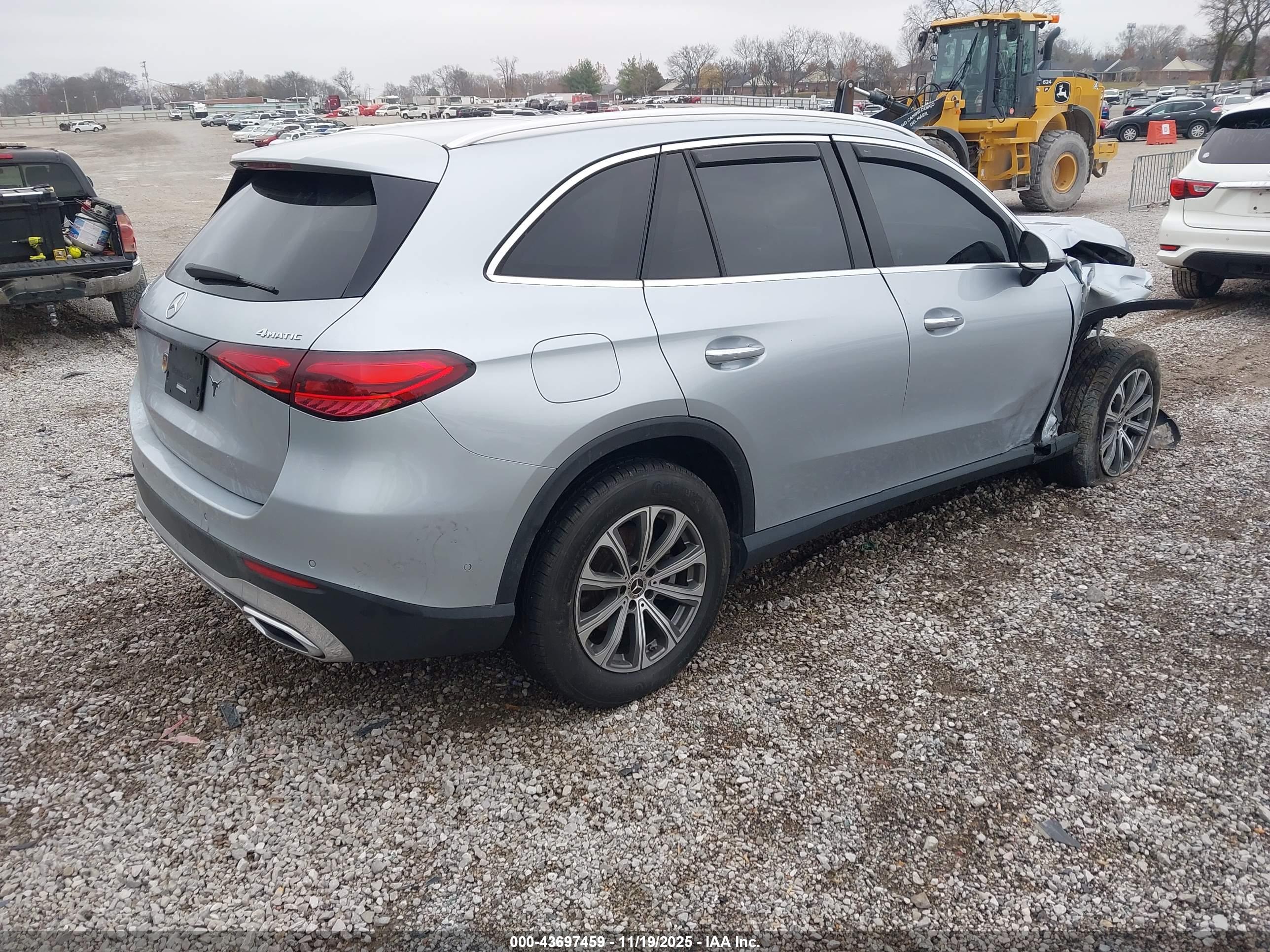 MERCEDES-BENZ GLC image 4