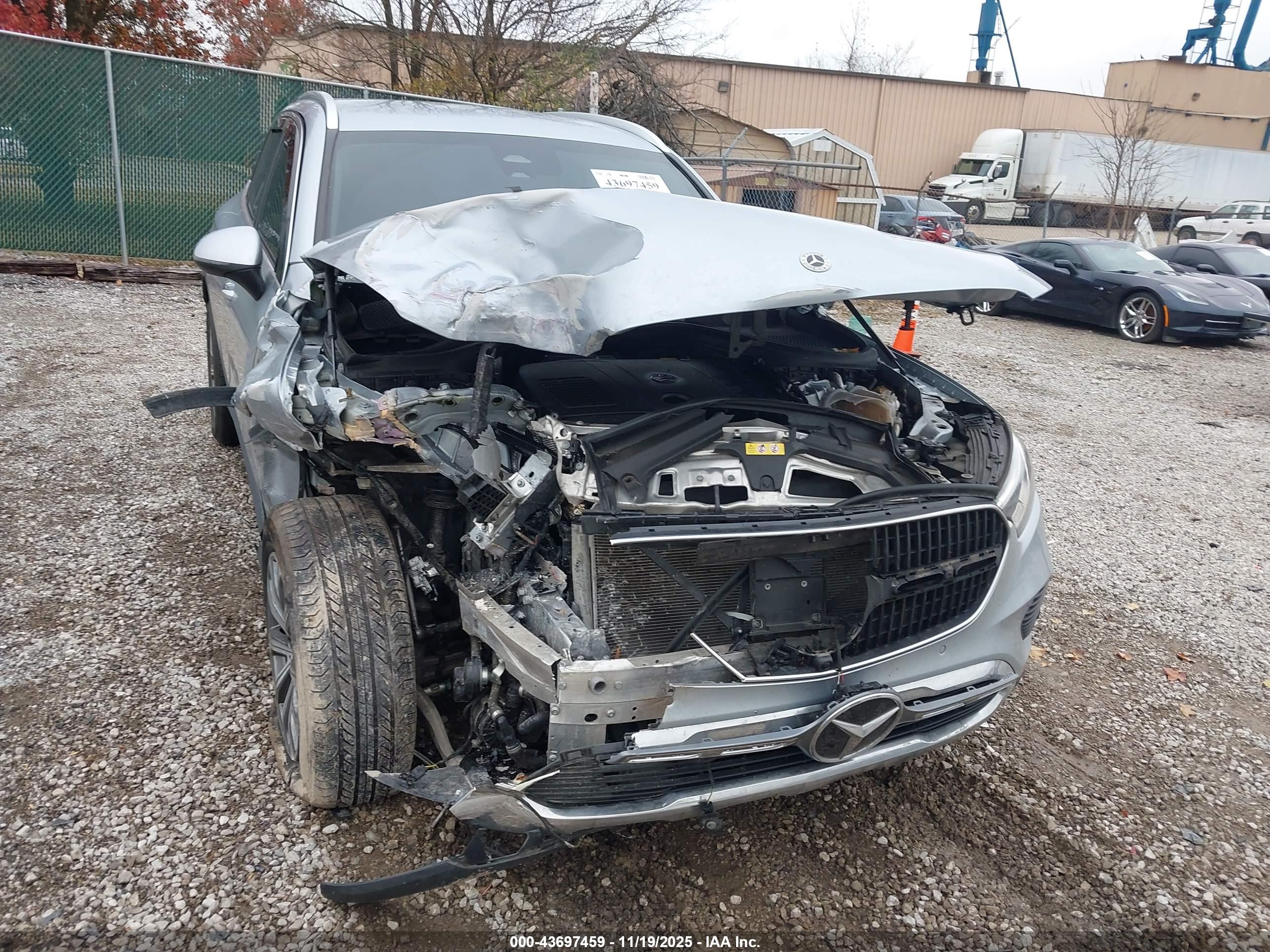 MERCEDES-BENZ GLC image 6