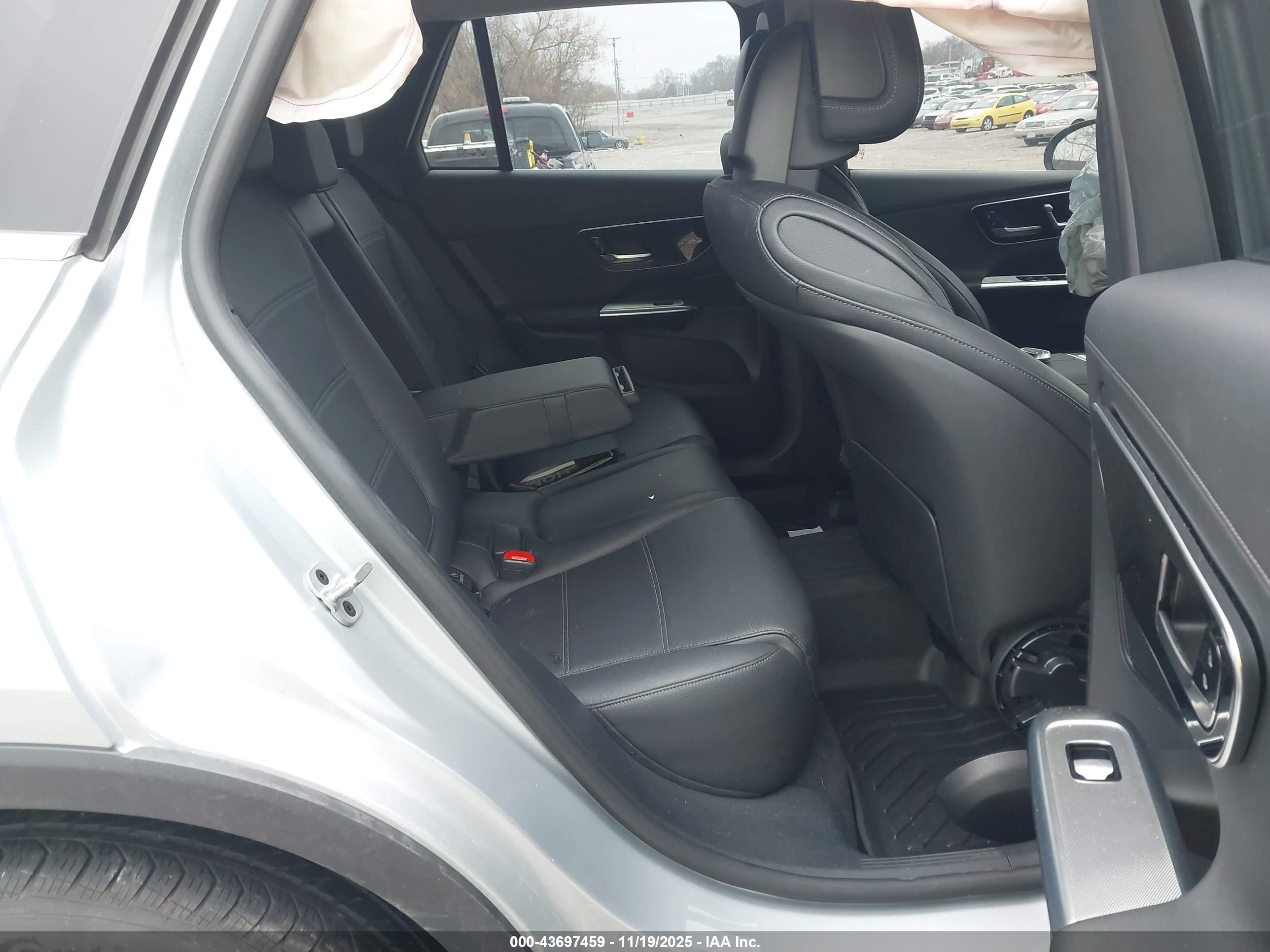 MERCEDES-BENZ GLC image 8