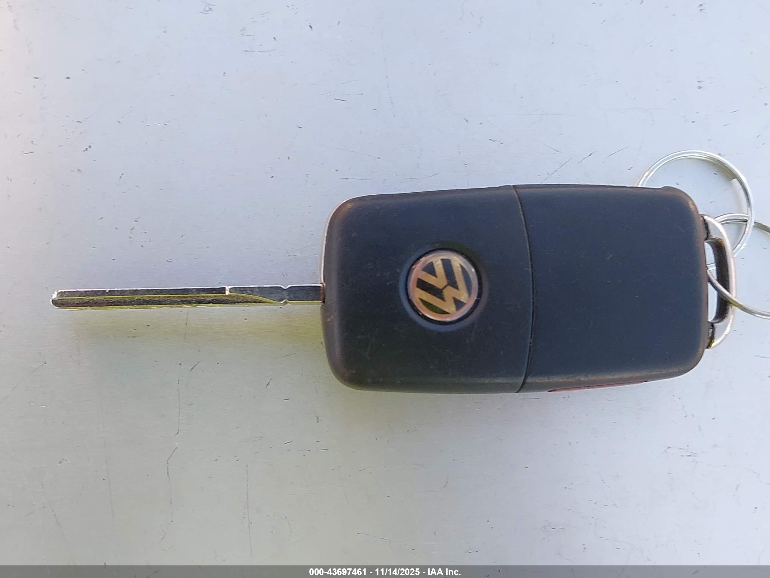 VOLKSWAGEN PASSAT image 11