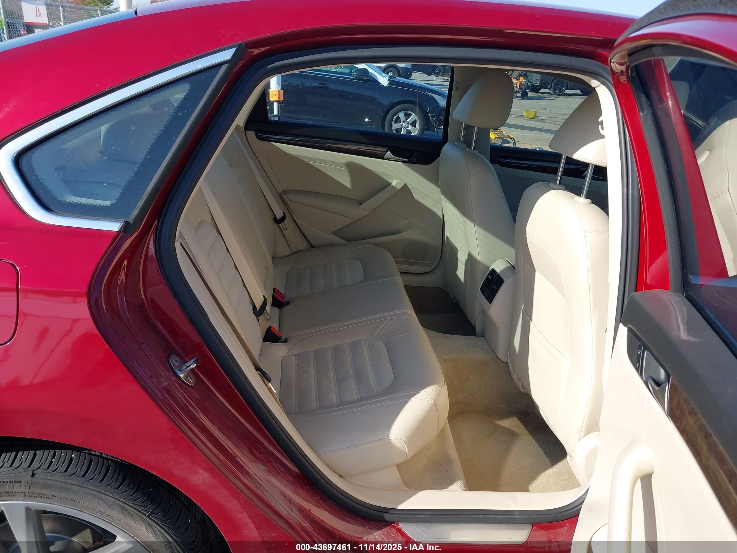 VOLKSWAGEN PASSAT image 8